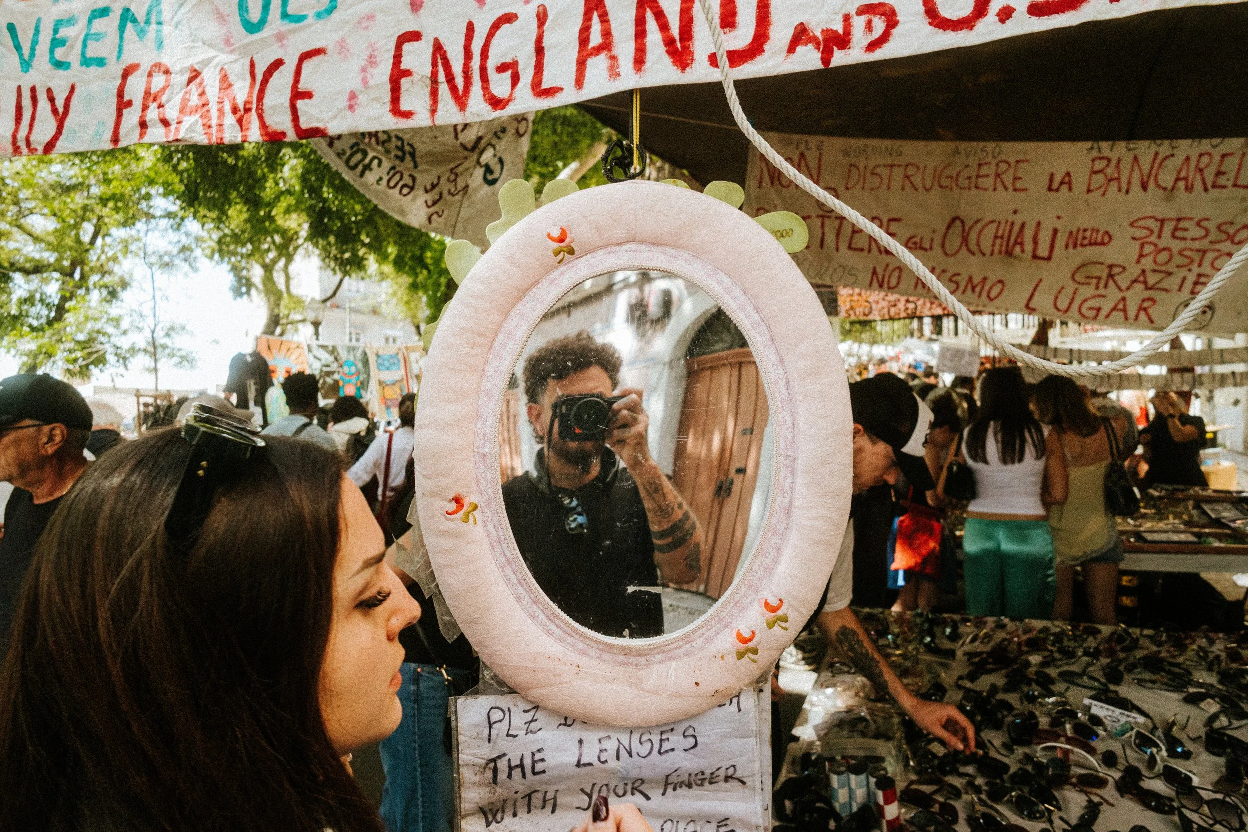 fotografia-de-rua-em-portugal-ricardo-franzen-alice-ricoh-feirinha-em-portugal-feira-lisboa-14.jpg