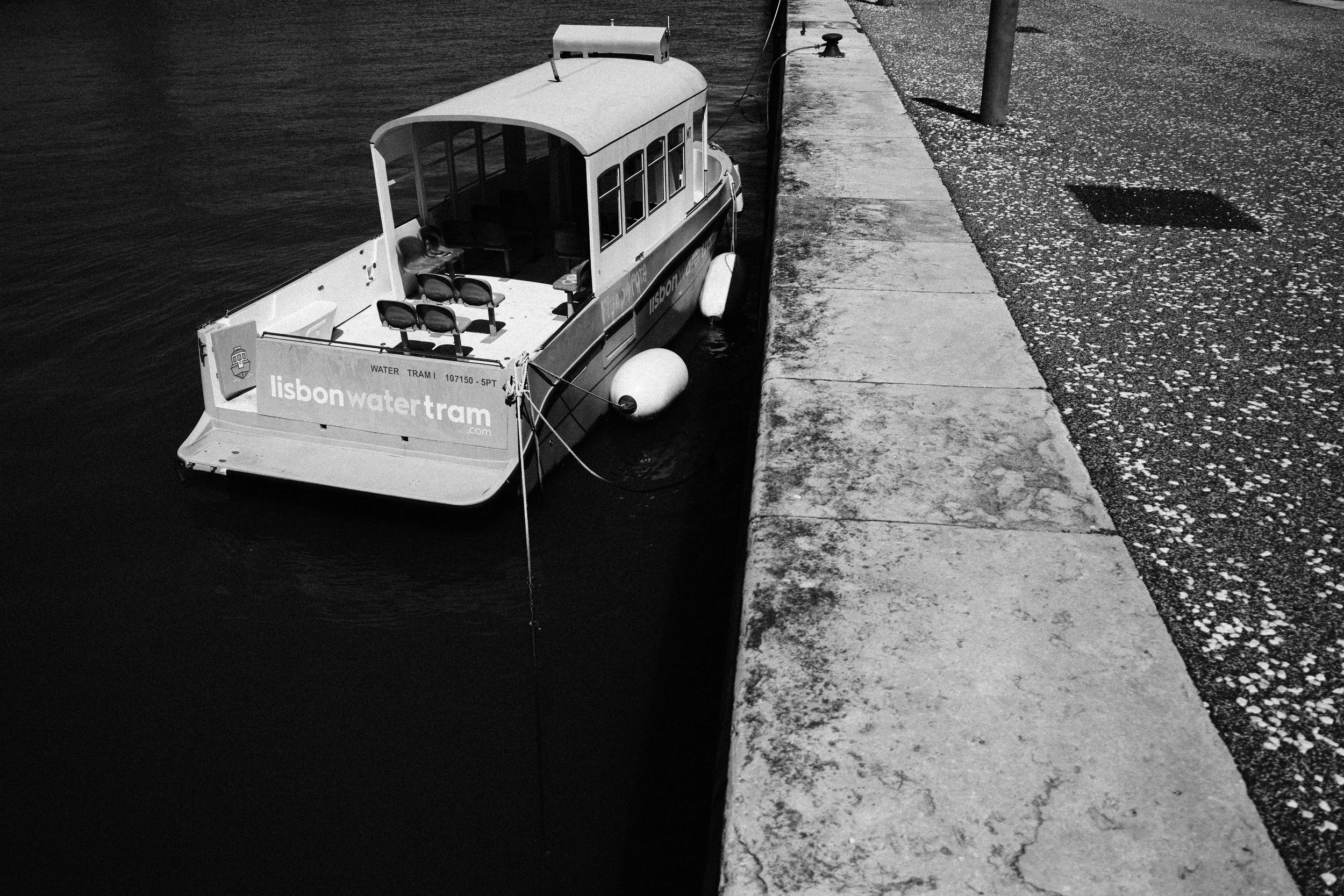 ricoh-gr-3-ricoh-gr-III-ricardo-franzen-fotografia-de-rua-em-lisboa-street-photography-lisbon-como-fotografar-ricardo-franzen-66.jpg