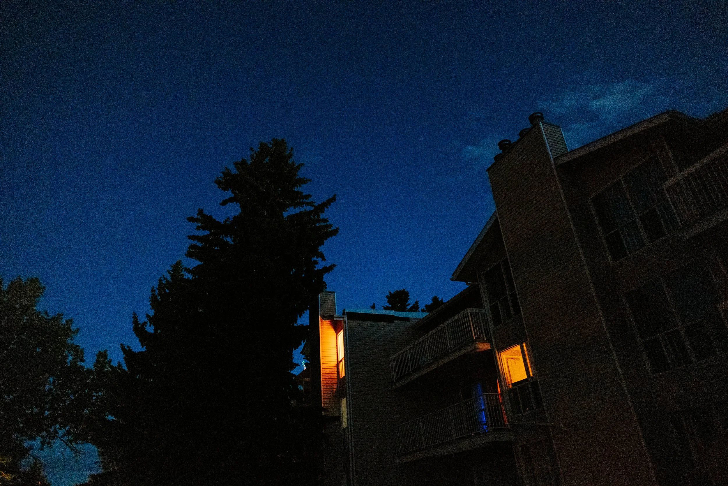 night-calgary-ricardo-franzen-filmmaker-film-canon-r5c-2.jpg