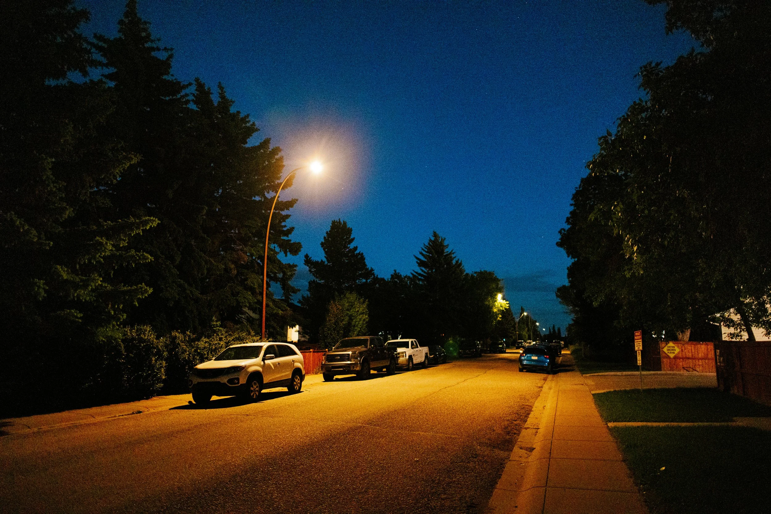 night-calgary-ricardo-franzen-filmmaker-film-canon-r5c-4.jpg