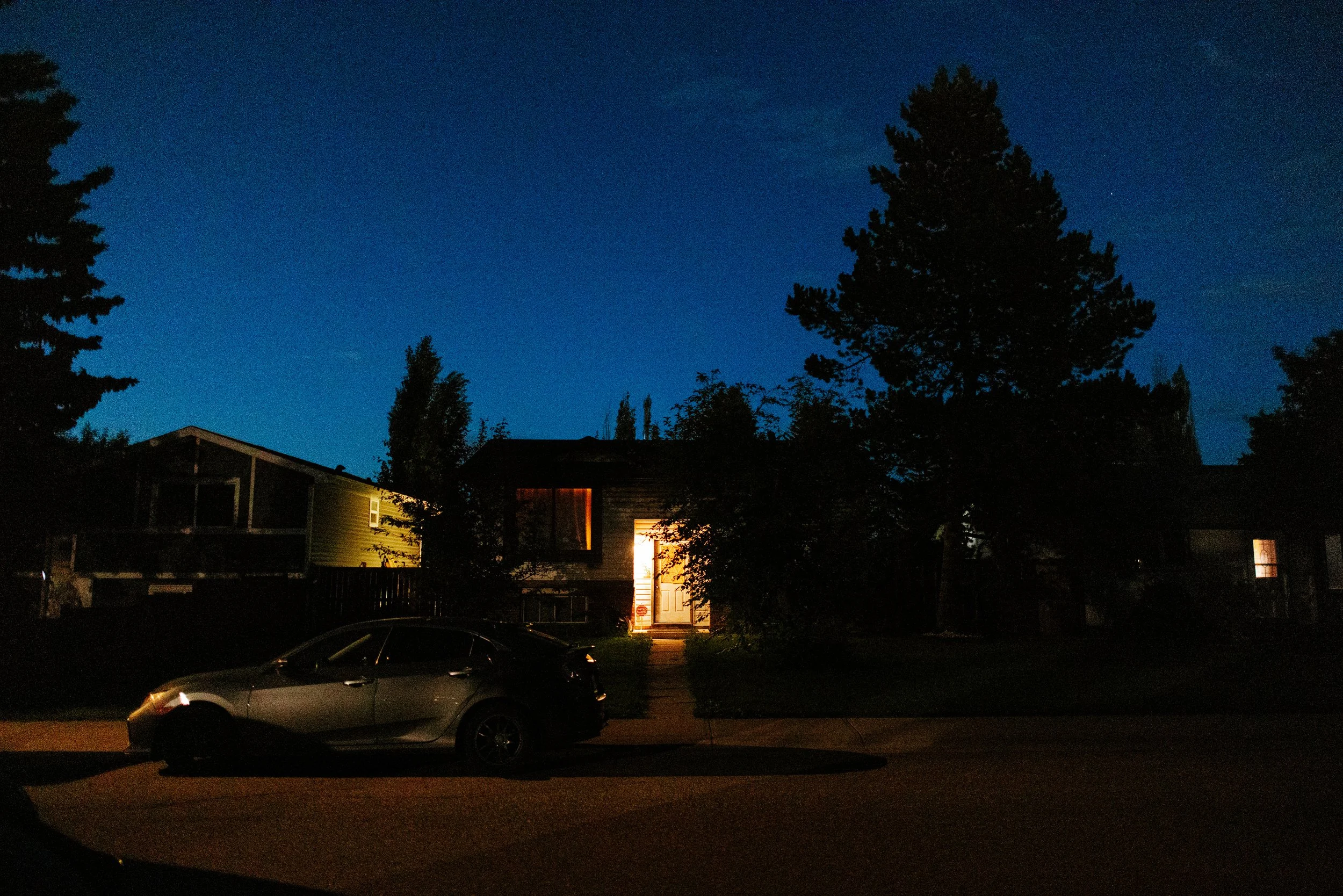 night-calgary-ricardo-franzen-filmmaker-film-canon-r5c-7.jpg