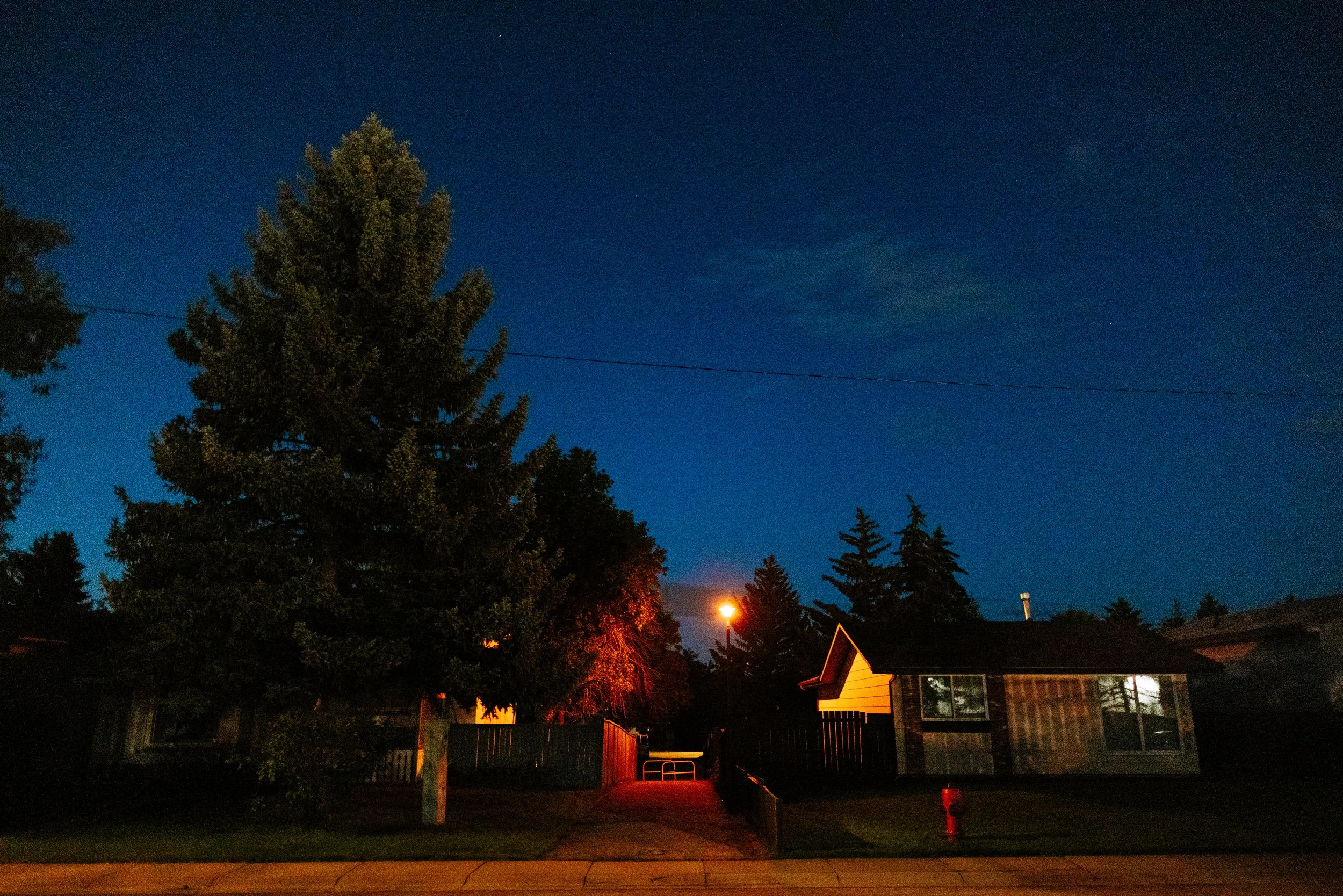 night-calgary-ricardo-franzen-filmmaker-film-canon-r5c-8.jpg