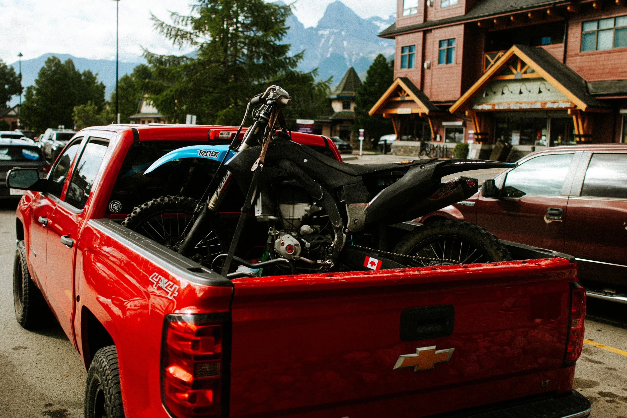canmore-canada-day-ricardo-franzen-filmmaker-priscila-nightingale-photographer-vida-no-canada-roadtrip-14.jpg