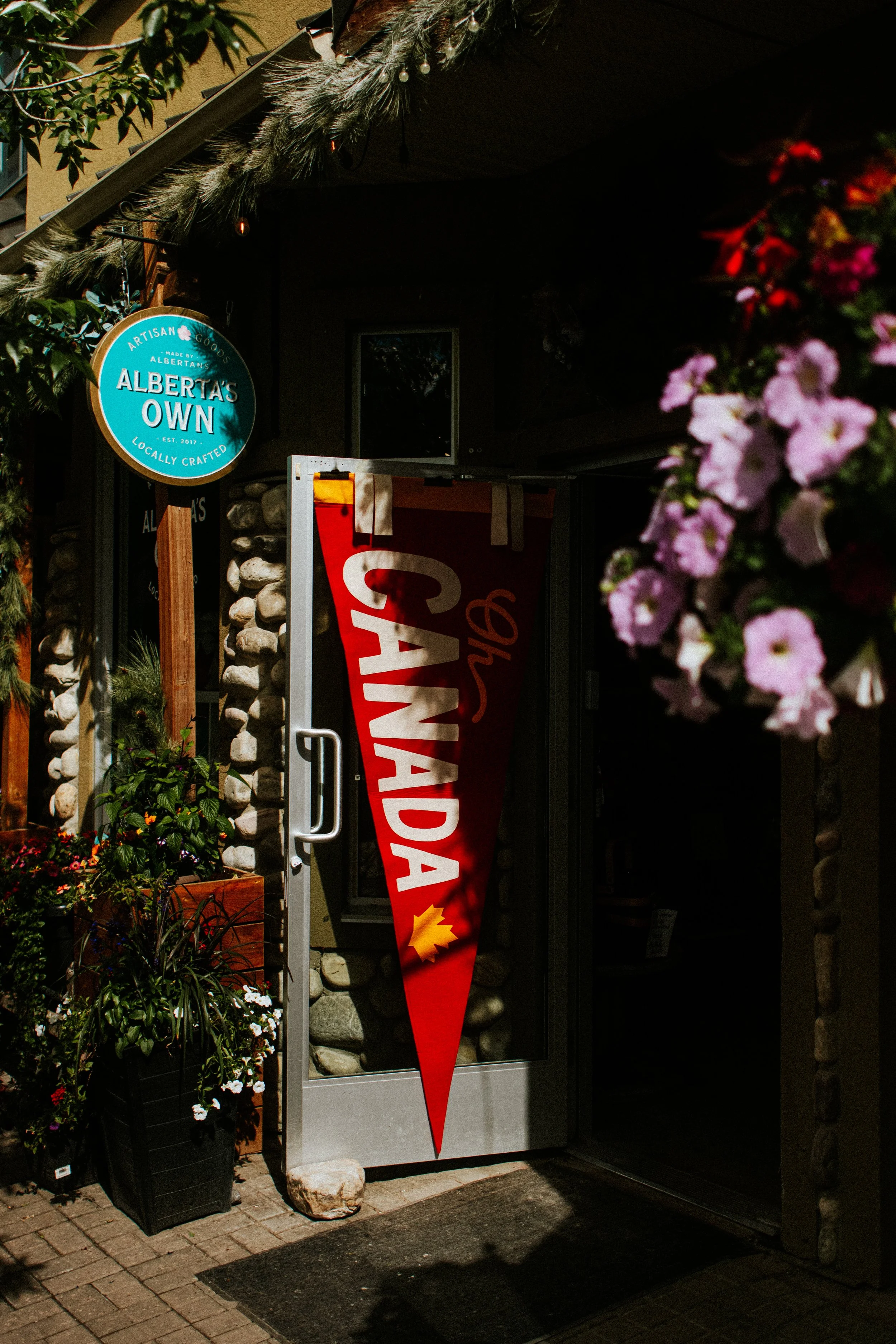canmore-canada-day-ricardo-franzen-filmmaker-priscila-nightingale-photographer-vida-no-canada-roadtrip-33.jpg