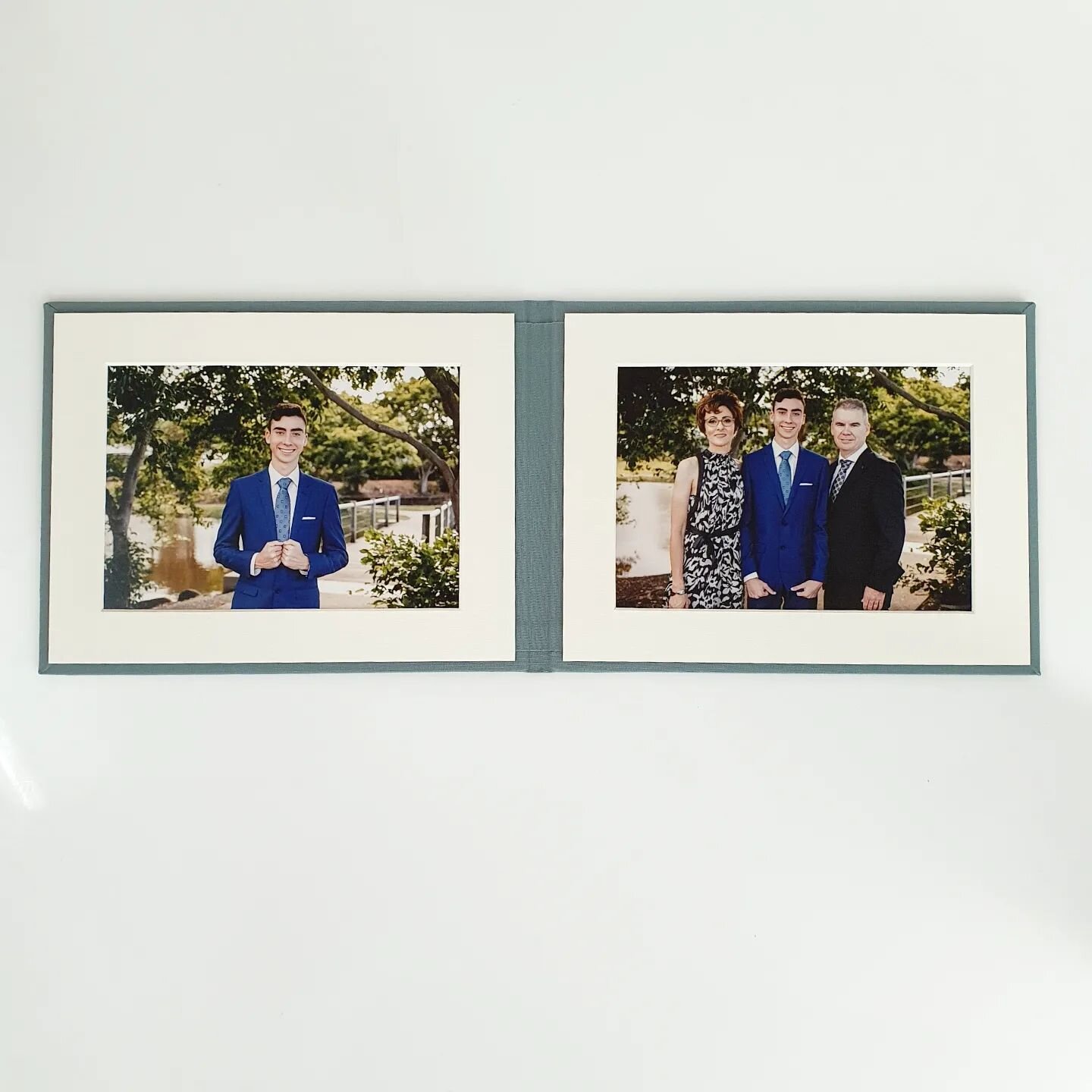2 Photo Frame - An instant display.  Great for small spaces.
7x5&quot; photos.
Available in a beautiful range of colours. 
Portrait and landscape.
7x5&quot; or 10x8&quot;

📸 Allysha Watson Photography in QLD. 

Pro photographers - Make sure you appl