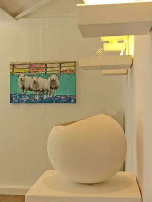 Kelly O'Brien, Have You Met the New Neighbors? (painting); Katja v. Ruville, naken (center foreground) and Lichtobjekte