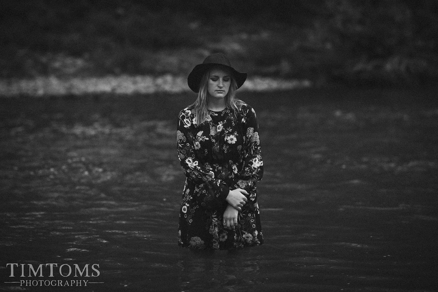 Senior Portrait Photographer Joplin Missouri grand falls in the water floral