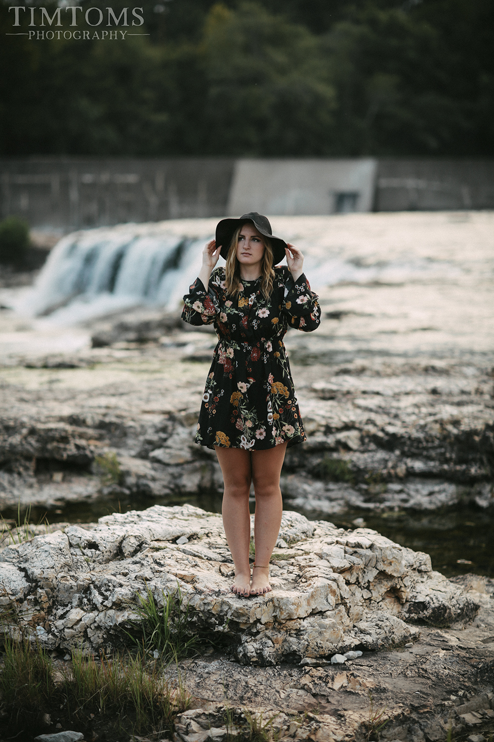  senior picture photographer joplin missouri the falls grand falls floral dress 