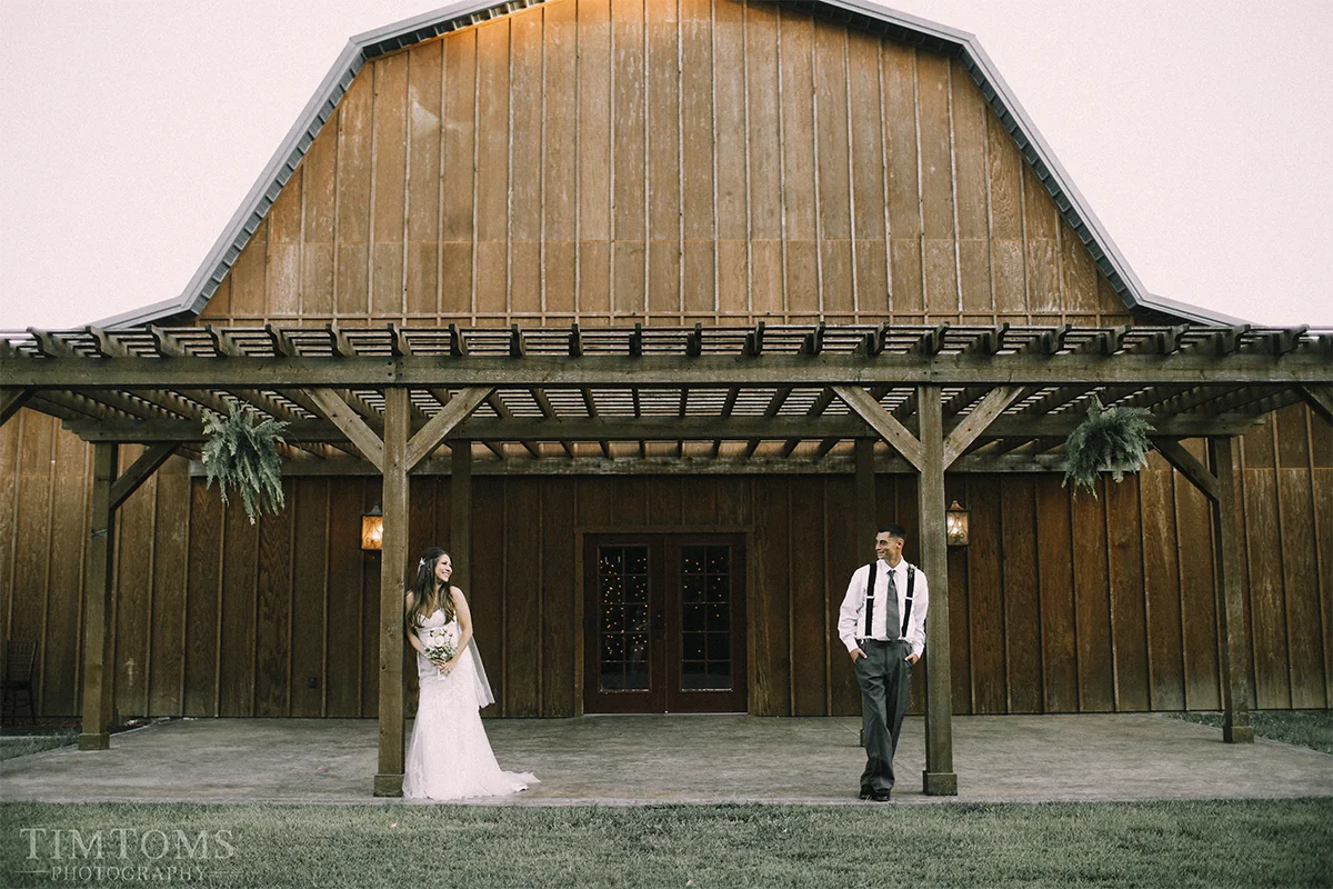 pittsburg kansas barn wedding photographer