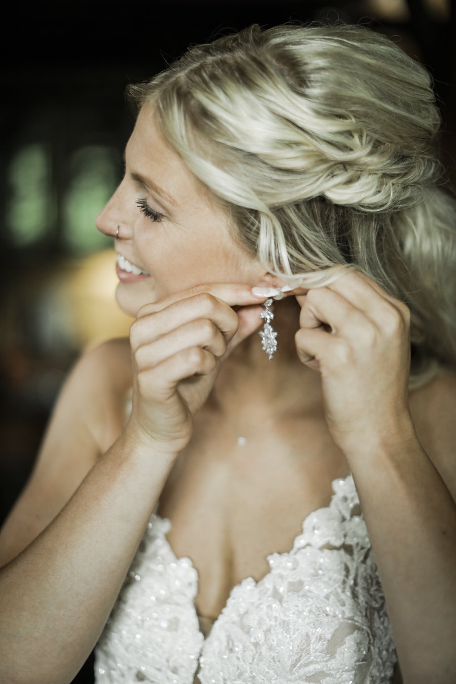 bride and bridesmaids getting ready