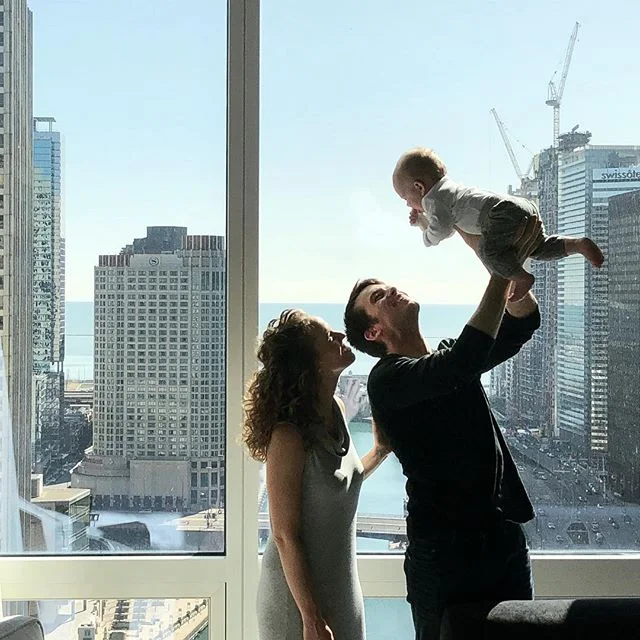 #Photoshoots are fun, esp when your hubby books a swanky hotel ⚡️HAPPY 30th @heatherdawn103 💥😘 #chicagophotographer #chicagokid #chicagohotel