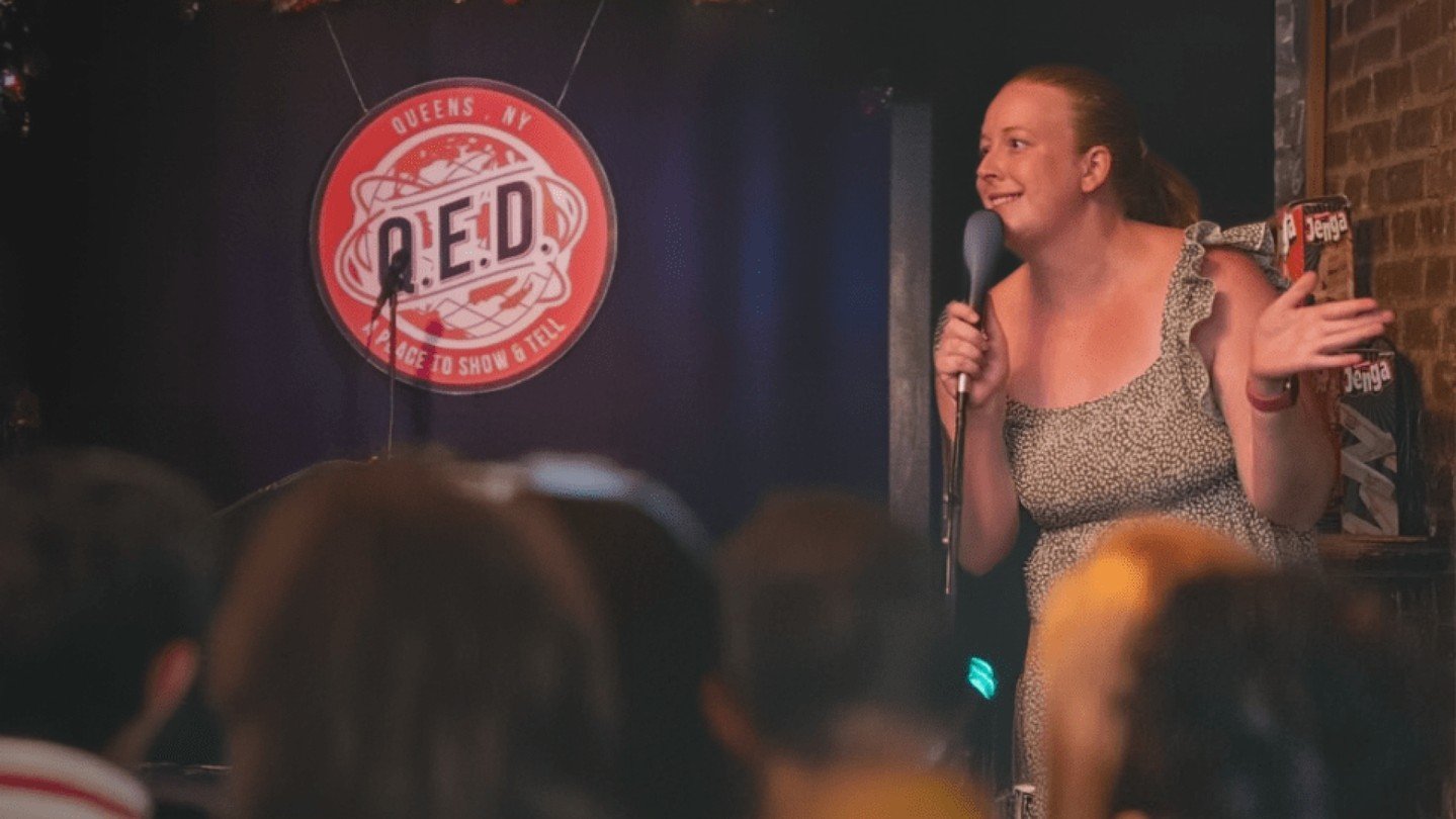Bonner Alum Highlight ⭐ Hannah Lieberman '18 brings her one-woman show "Hysterical" to the New York Comedy Festival while running QED Astoria. Her comedy tackles relationships, identity, and inherited ovarian cancer with humor and heart.

N