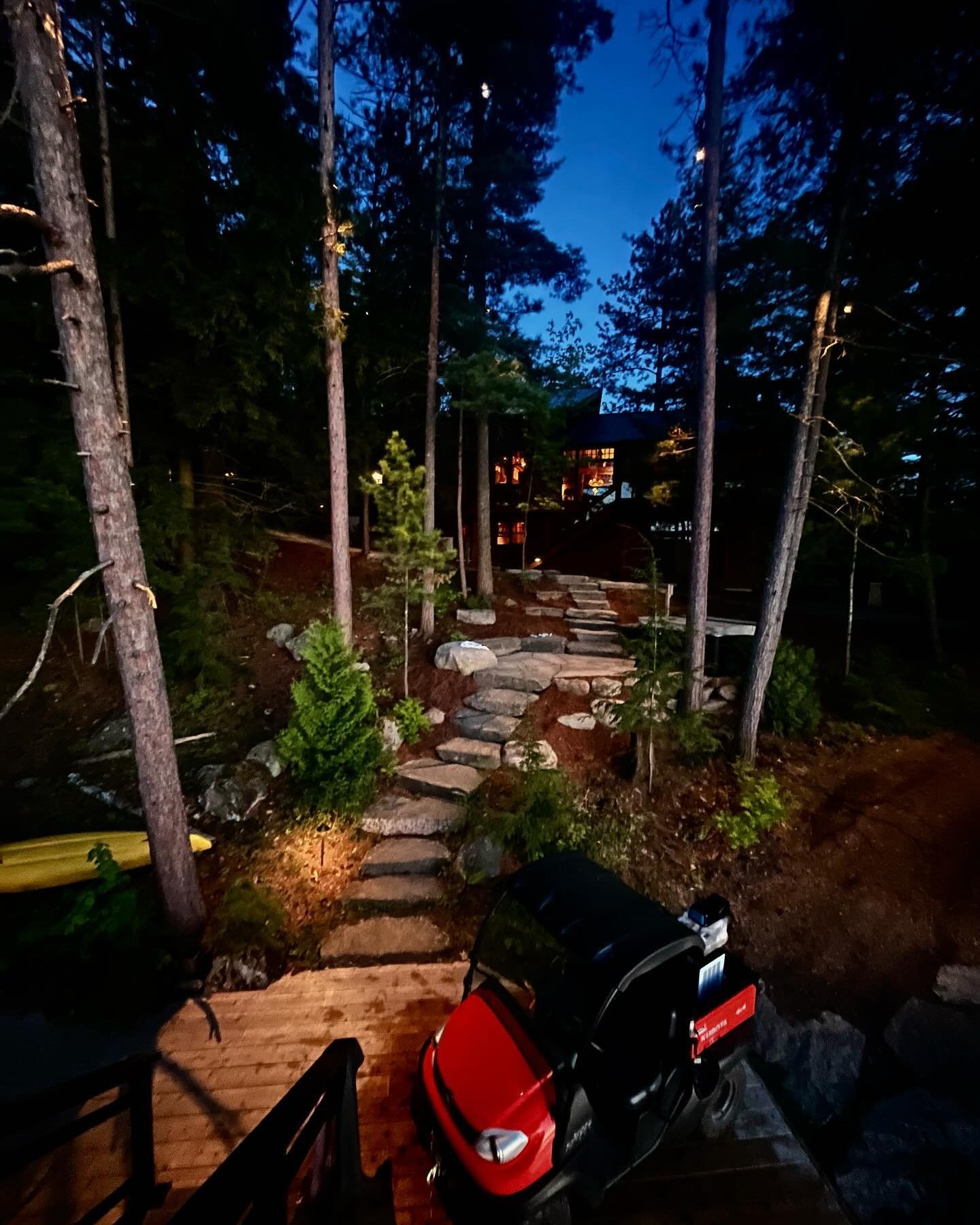 ✨ Golden hour magic on Lake Rosseau ✨

@canoe.stonescape captured this serene moment as the sun dipped below the horizon, casting a golden glow over these natural stone steps leading to a cozy island cottage. The soft down lighting from the majestic 