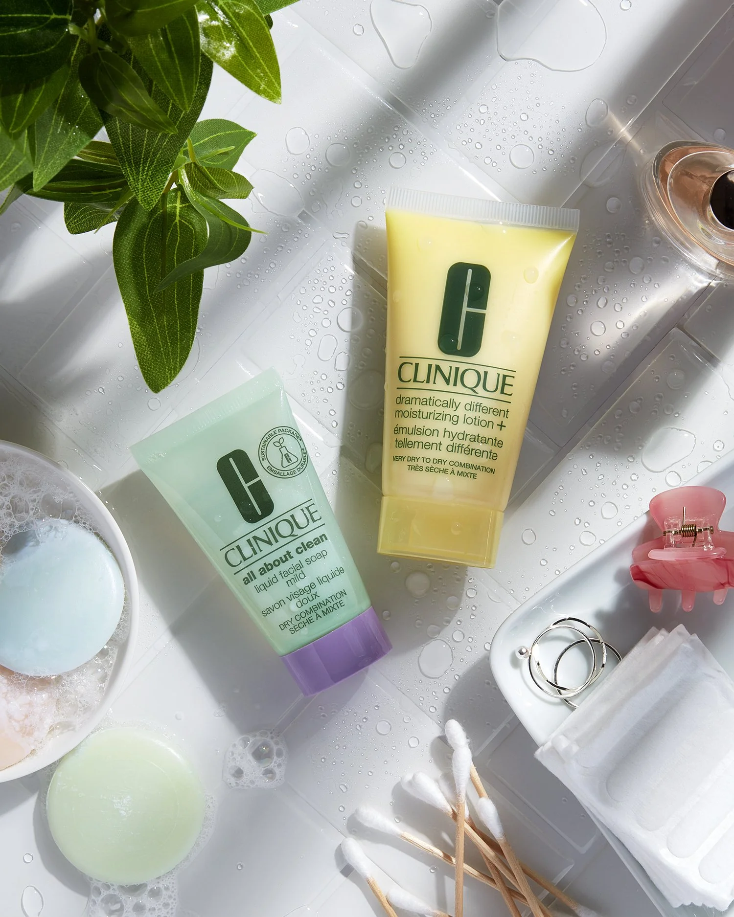 AurelieGraillotStudio_SH01_476_CLINIQUE_MAIN 01_R1 copy.jpg