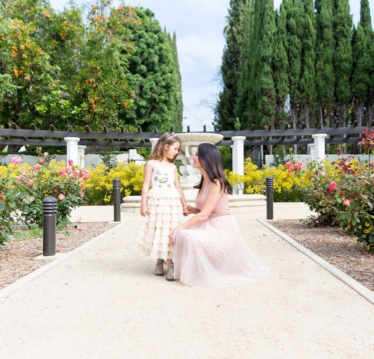 mother and daugthter shoot in BH with @erinziering throwback. I&rsquo;m thinking Mother&rsquo;s Day should be at least a week if not the whole month of May, right? 
.
.
.
.
#motherdaughtershoot #momblogger #momdaughterfashion #beverlygardens #laphoto
