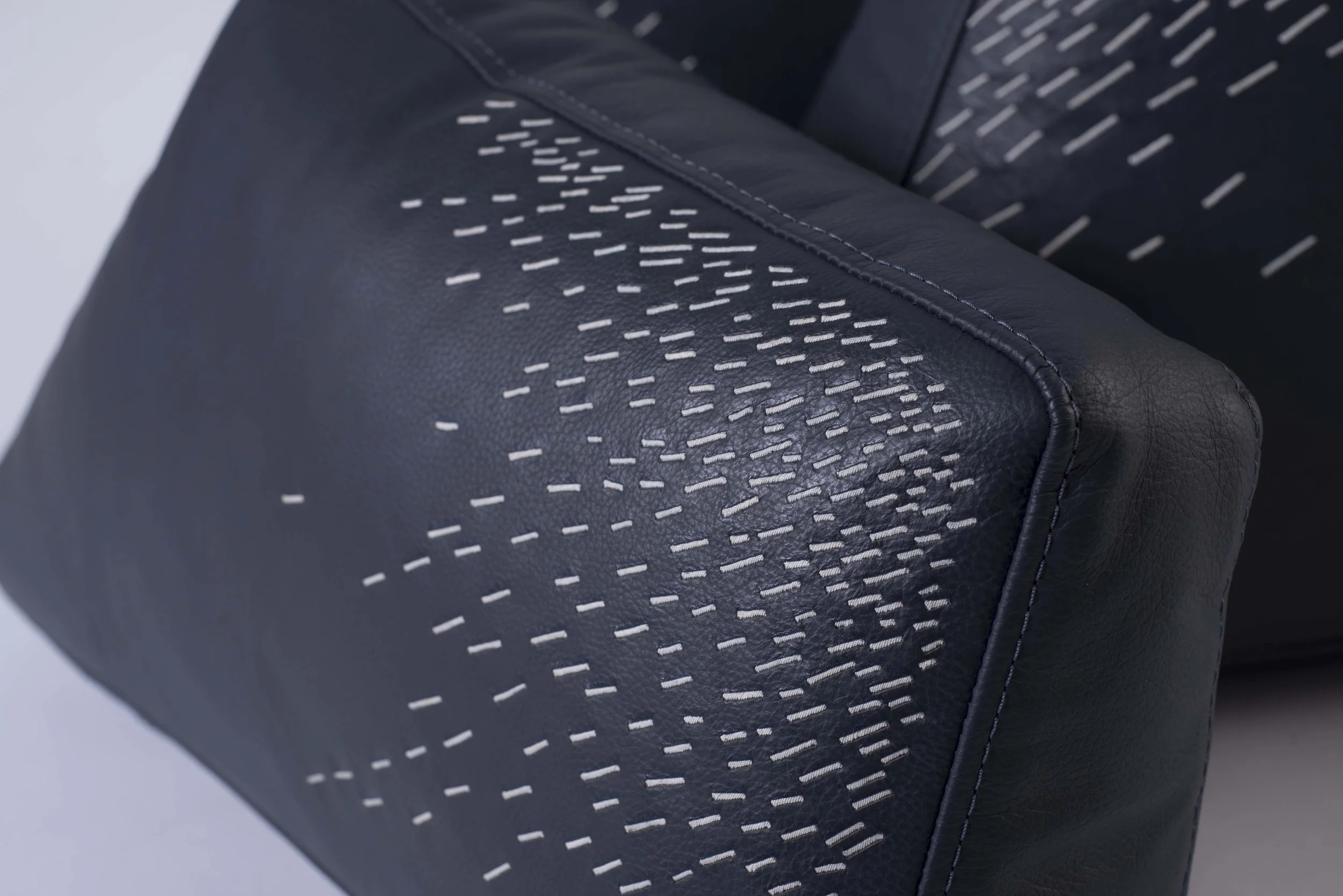 peca_pita_cushions_LD_08.jpg