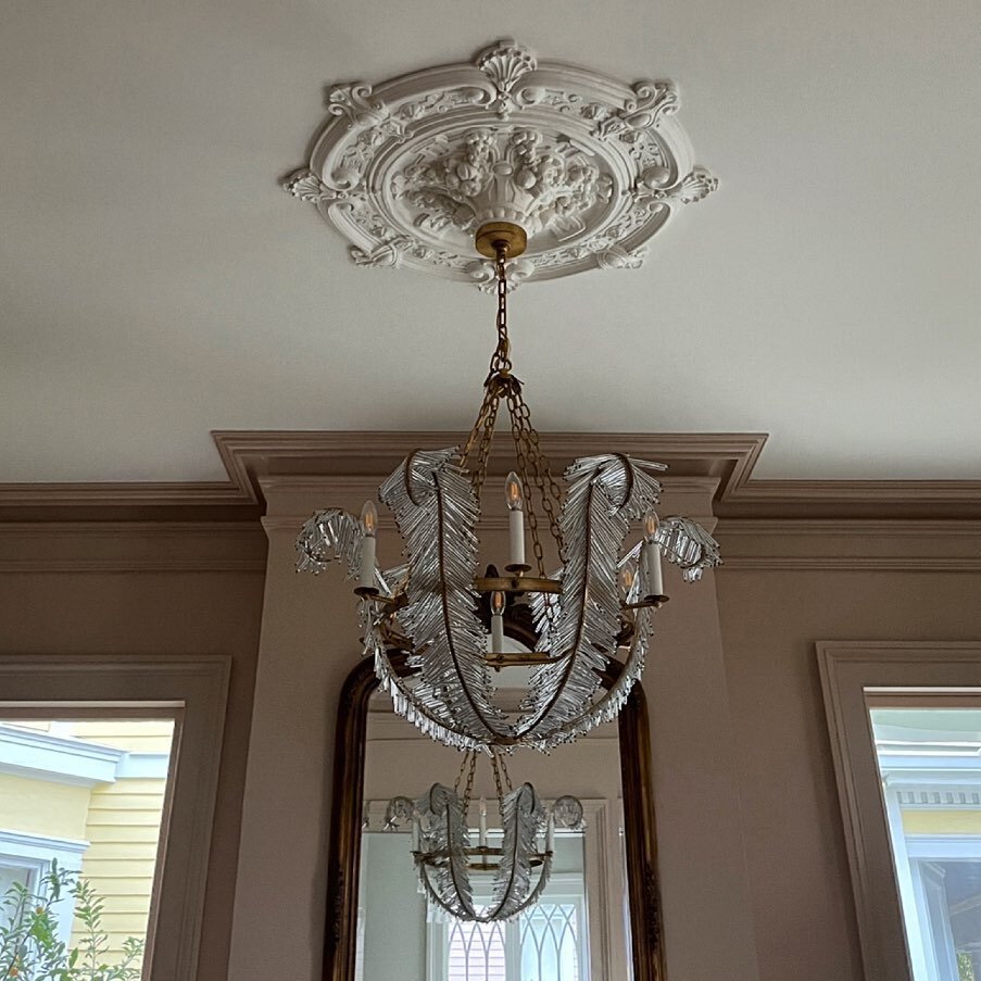 PROJECTS \\ When you find the perfect shade of neutral pink/nude blush to really highlight all the details! Color wrapped the room but left the ceiling a white - to make the crown molding really pop!! 😍 #ksdprojects #nola  #uptown #sneakpeek #neworl