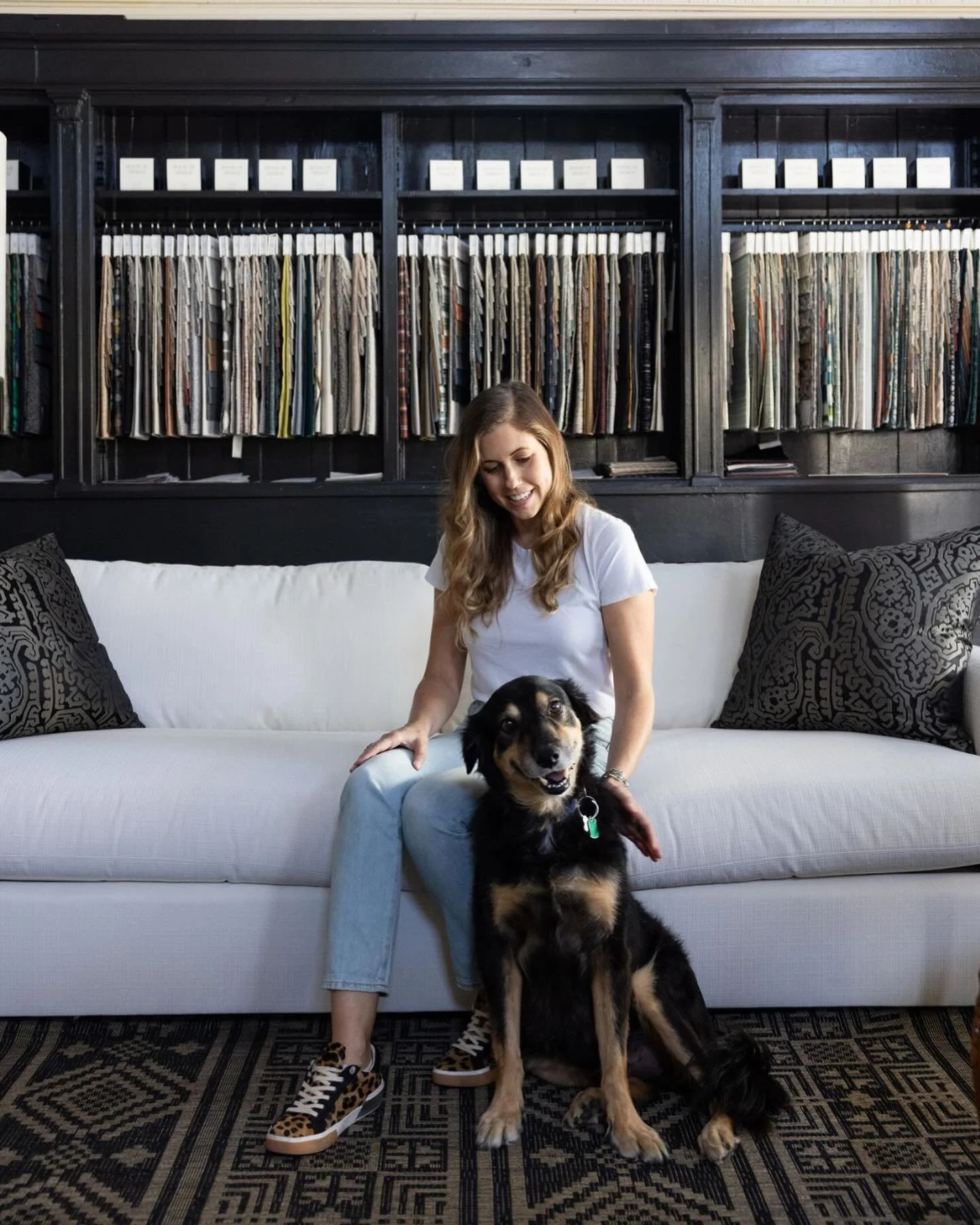 The best studio pup!! 🐶 #nola #neworleansinteriordesigner #dogsofinstagram #dogsofinsta #pup #interiordesign #designstudio #instadaily #instahome #studiodog 📸 @lsteffan