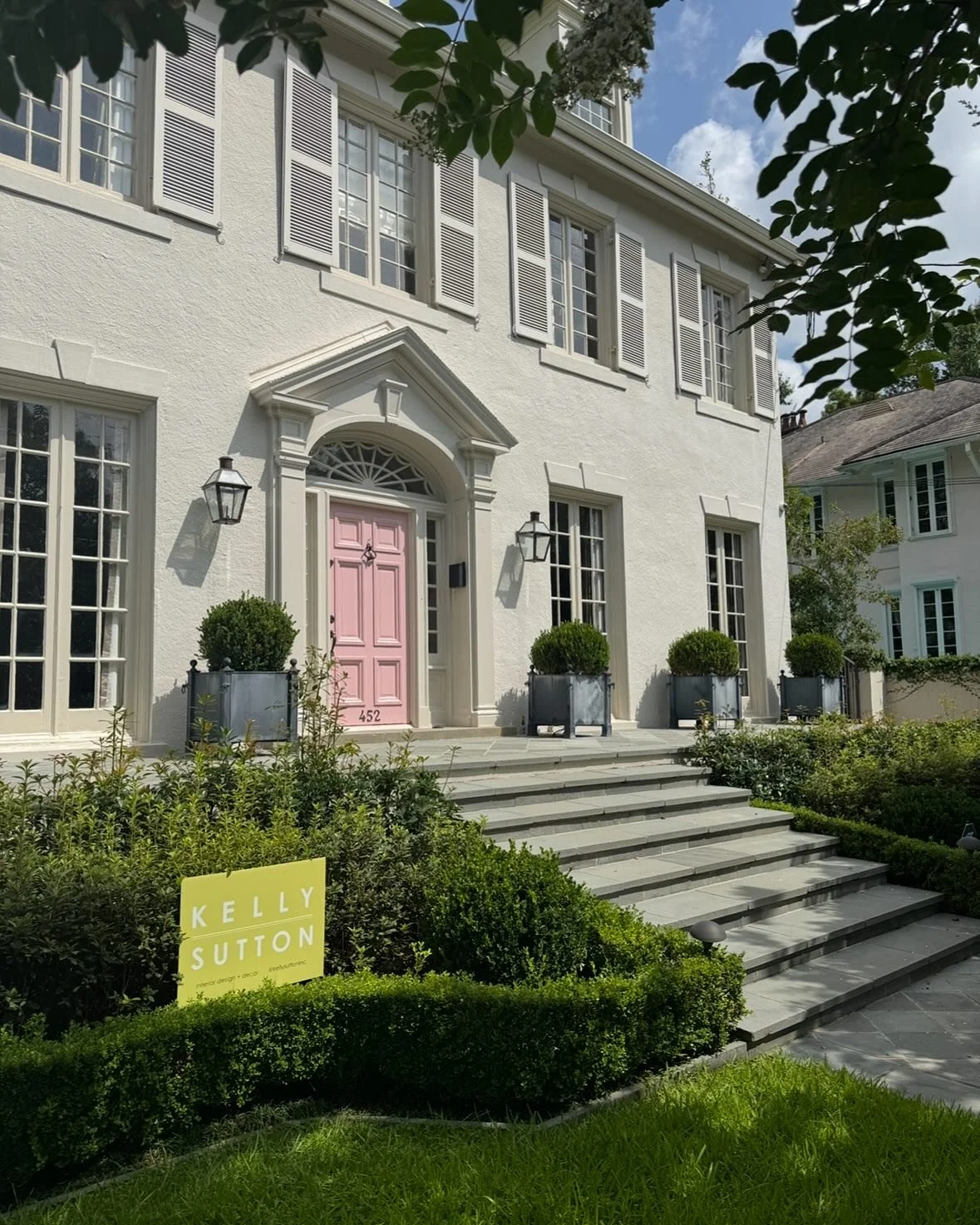 While these projects have been going all year long, we know ya like spotting the signs!! #interiordesign #neworleansinteriordesigner #nola