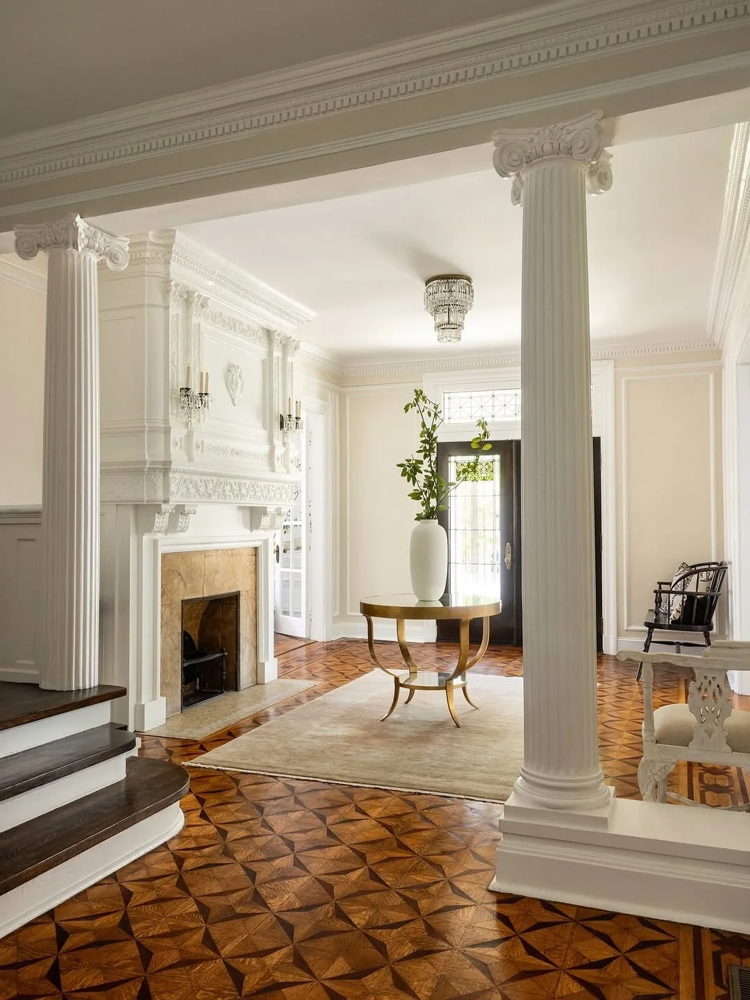 Quite the entrance 🤩 Interior Design by @kellysuttoninc  Beautiful, old, well-maintained details in historic homes just get me&mdash;swipe for a look at more original elements. 📸 @lsteffan