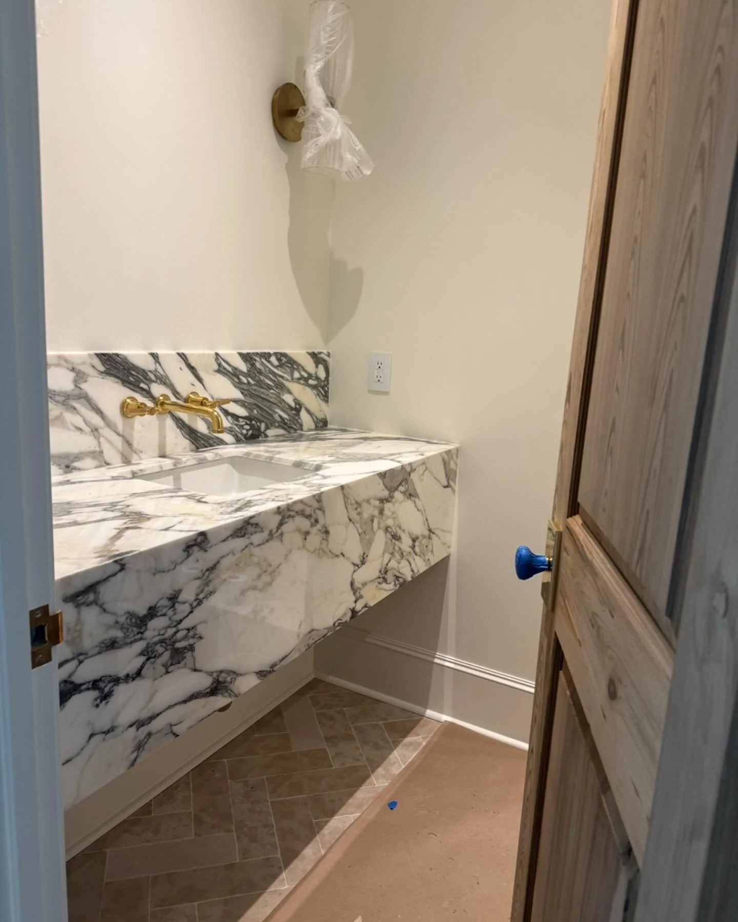 Marble and a mitered edge! 2 things we love 😍 Custom marble vanity created for a client! #neworleansinteriordesigner #bathroomremodel #powderroom #marble #slab #mitered #interiordesign #details #nola