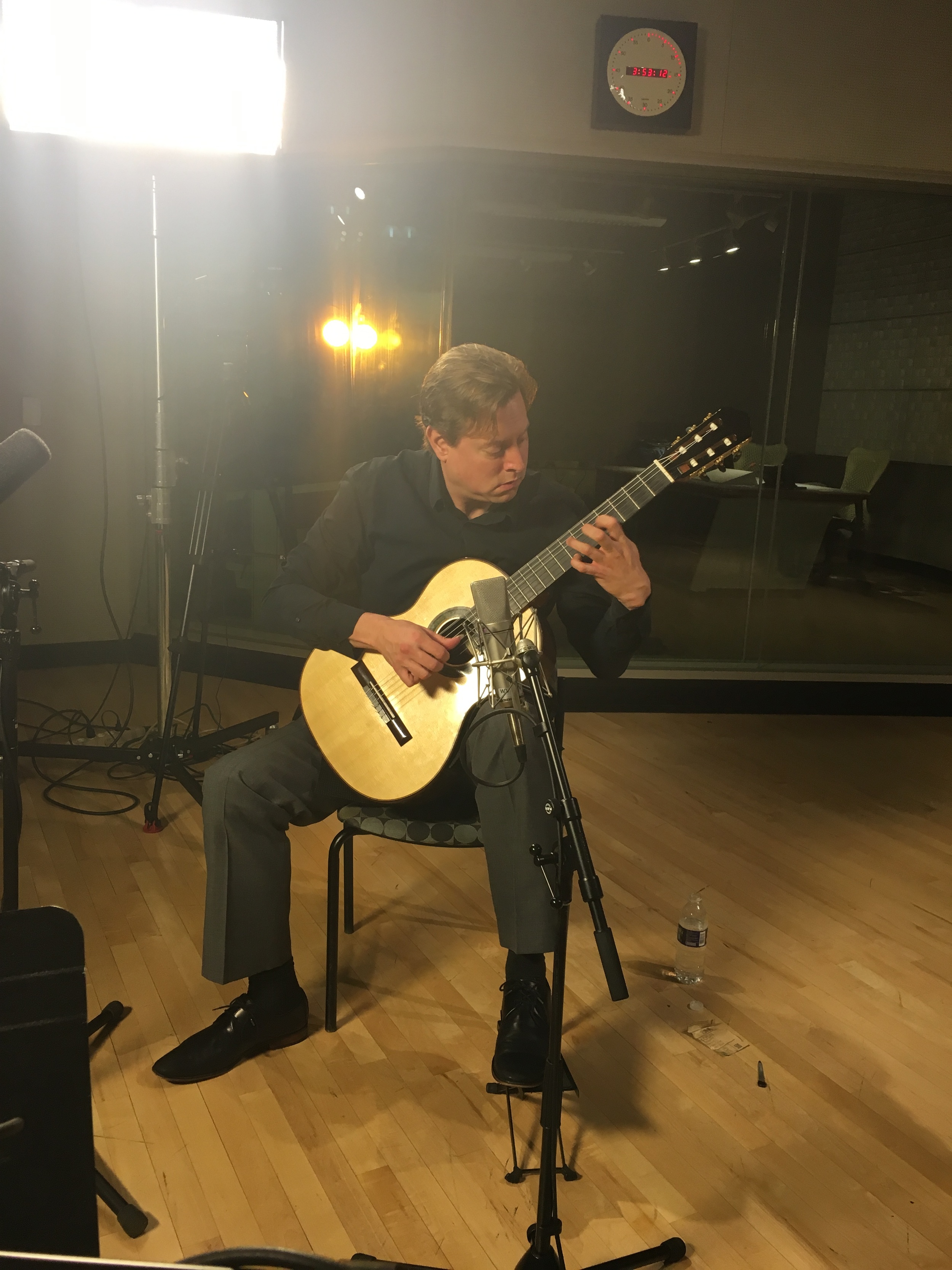 Jason Vieaux performs in the KeyBank Studio at the Idea Center in Playhouse Square. 