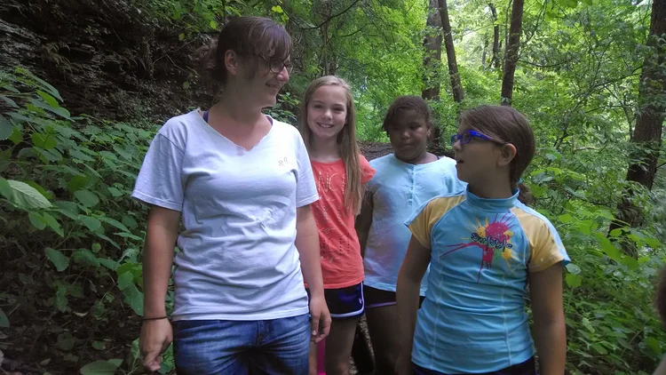 Girls+&+Elke+on+trail+930.jpg