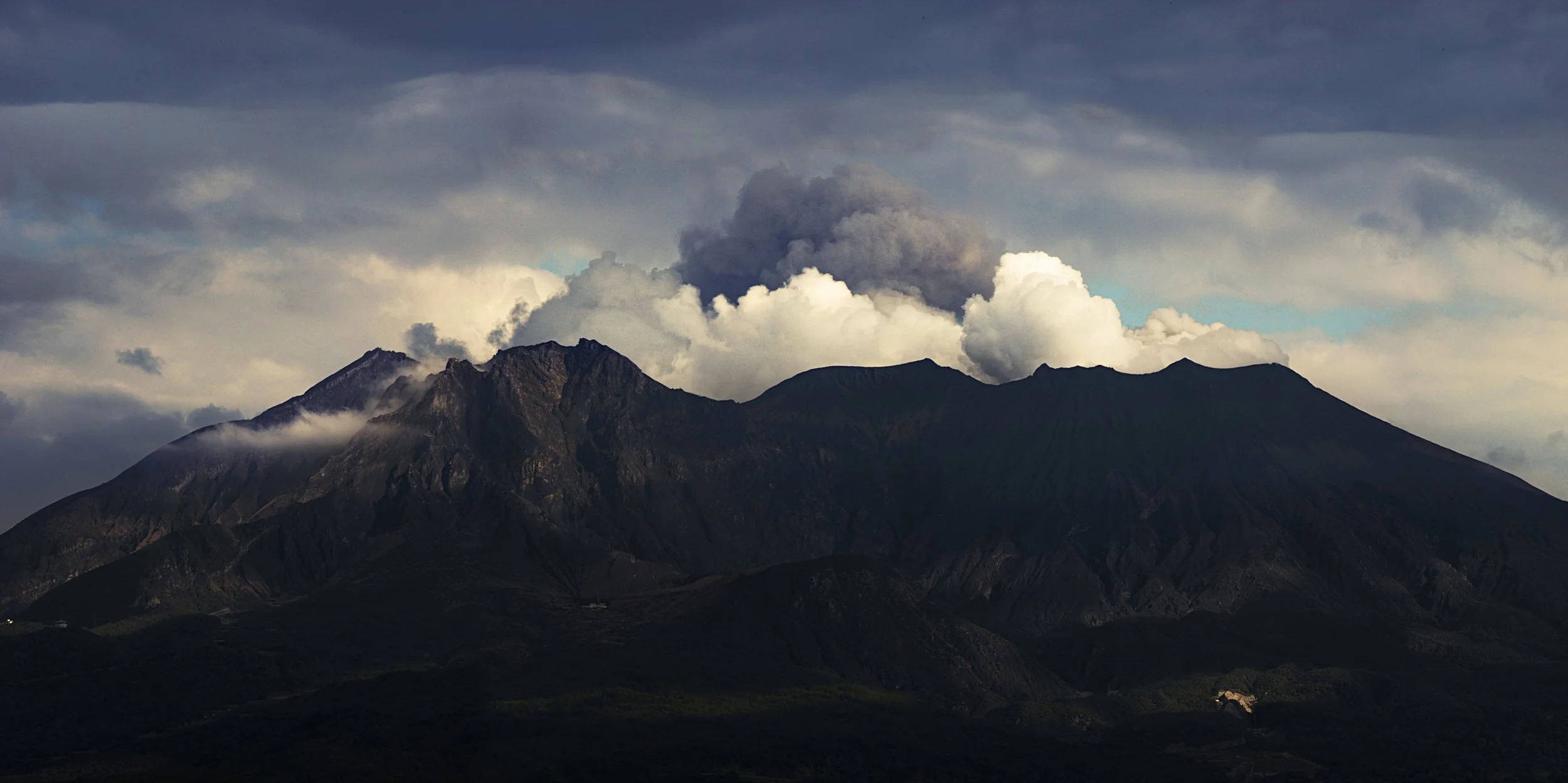 sakurajima-volcano-eruption-japan.jpg
