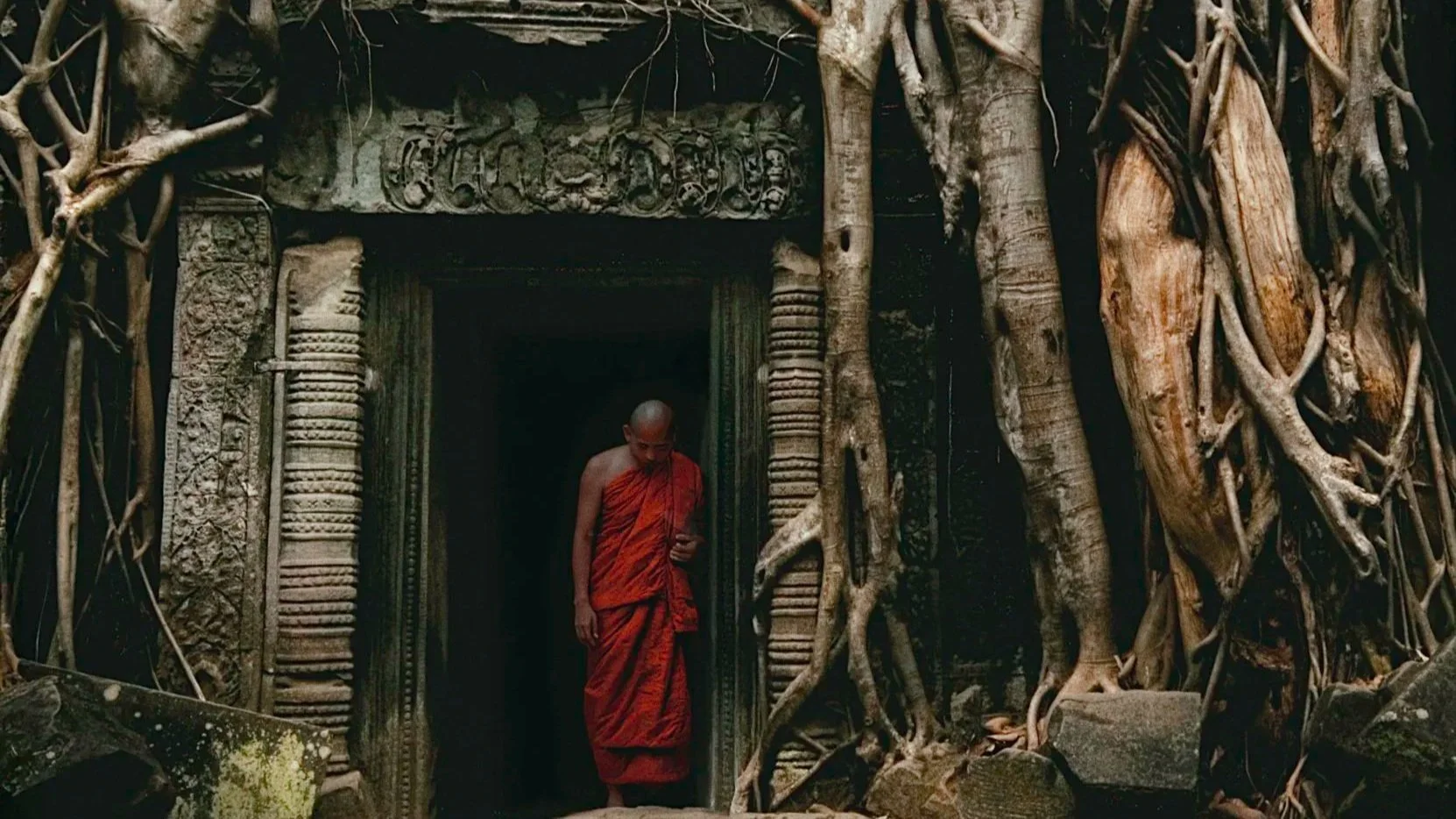 ta-prohm-temple-monk-angkor-wat-cambodia-travel.jpg