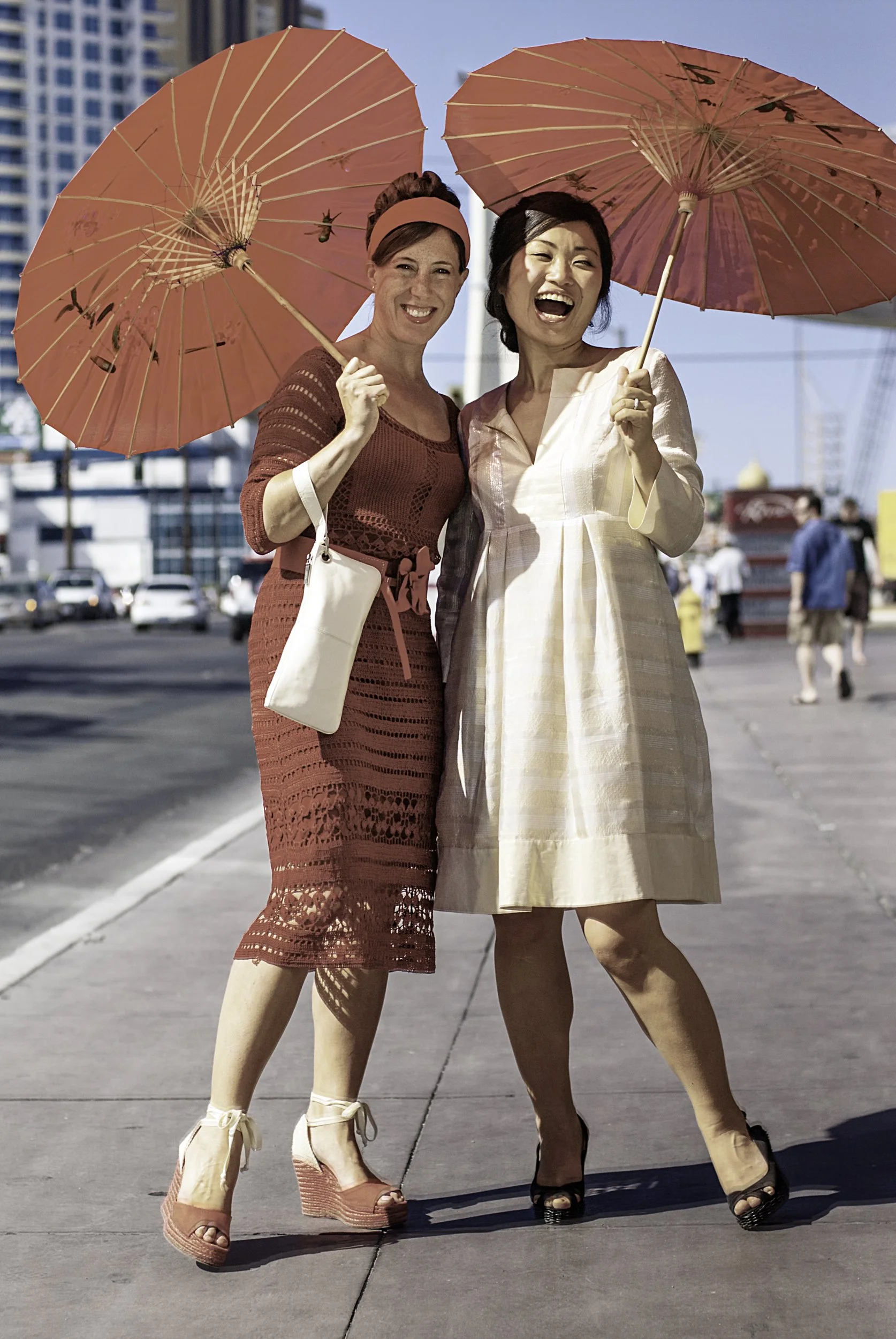 las-vegas-street-photography-candid-women-parasols.jpg