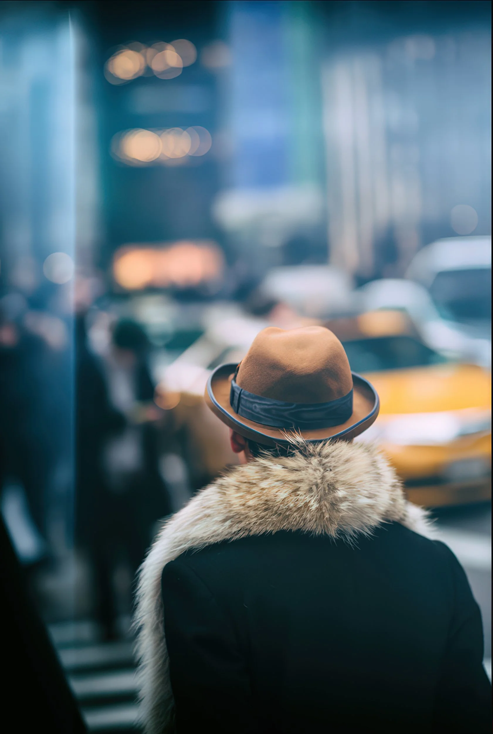 ignacio-ayestaran-5th-ave-nyc-fedora-fur-bokeh-street-photography.jpg