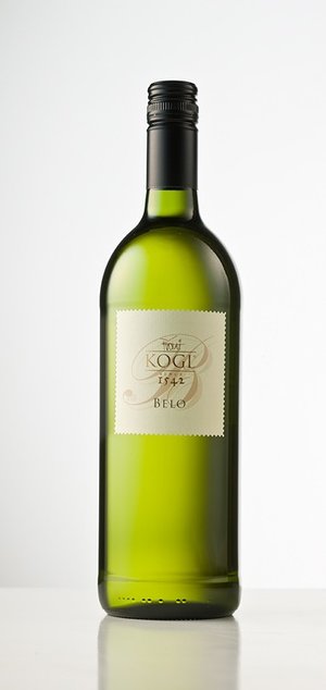 Blend : Riesling 33.3%, Sauvignon Blanc 33.3%, Chardonnay 33.3% Vineyard : 25-30 year old vines; slopes of 20-30%, with southern exposure to the Drava River Valley; soils are sandy clay over marl and lime sandstone Farming : Native grass ground cover; vines trained for optimal sun exposure; grapes hand-harvested Winemaking : Fermentation in stainless steel tanks