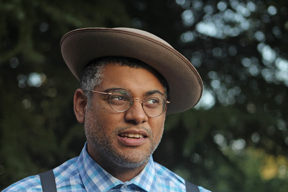 Dom Flemons at the Outback Opry drive-in concert 09-05-20 (photo: Daniel Coston)