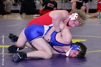 Reece Lefever (Wabash) nearly made the Midlands semis losing in a close 3-2 match. Love the hair. 