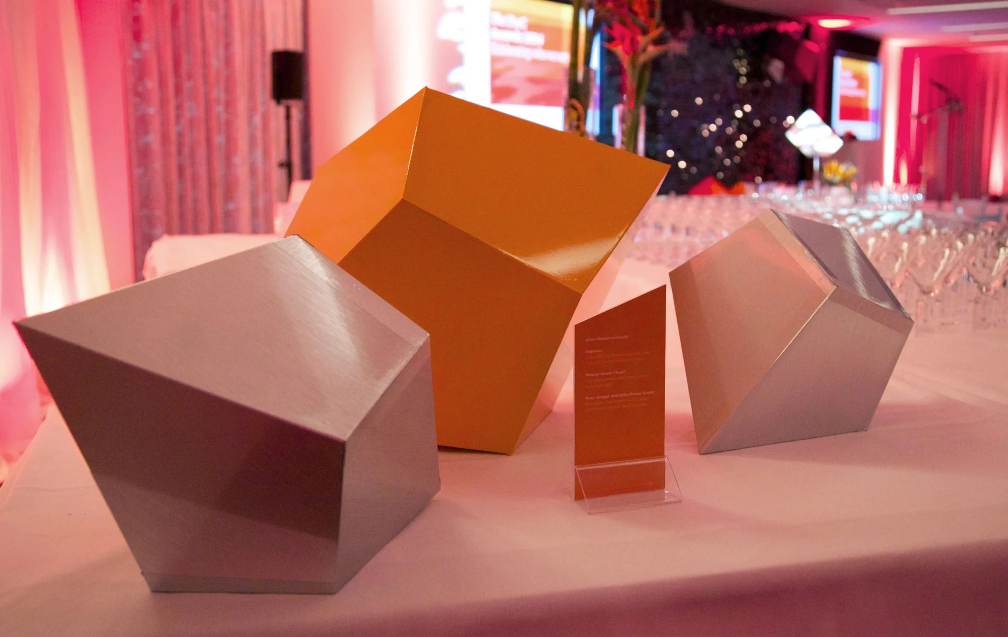 Bar-top geometric shapes