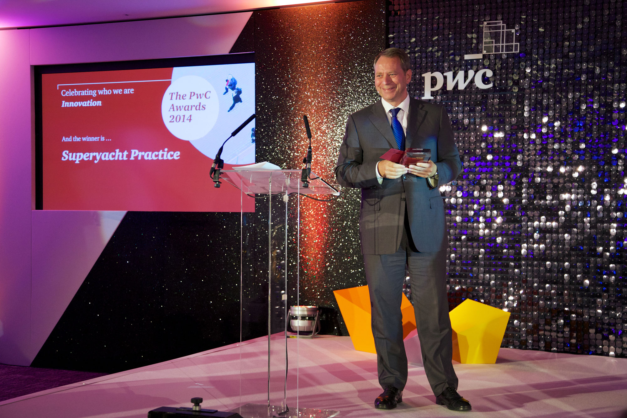 Award set with screen animation