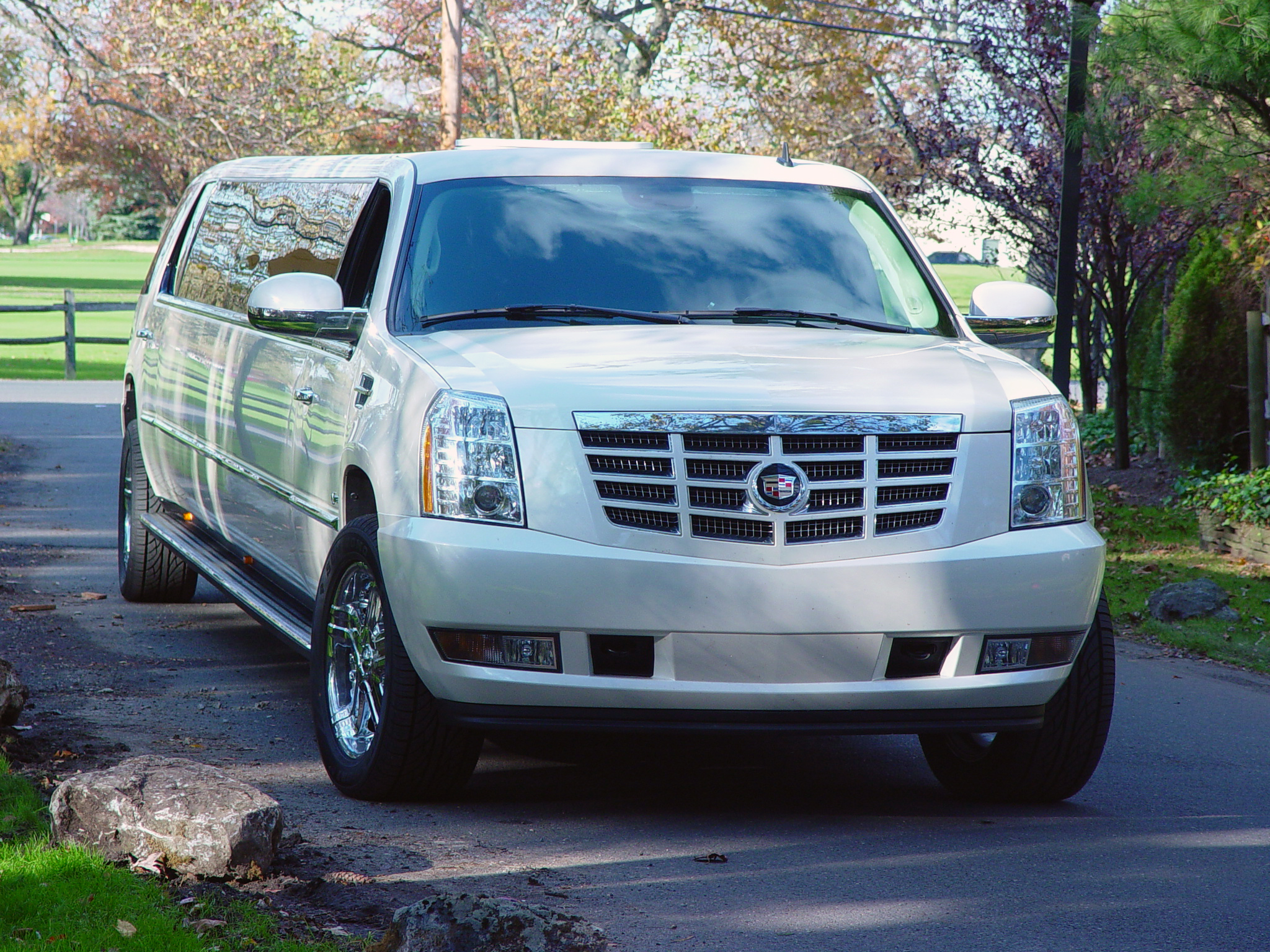 SUV-Escalade-up-to-24-Passengers.jpg