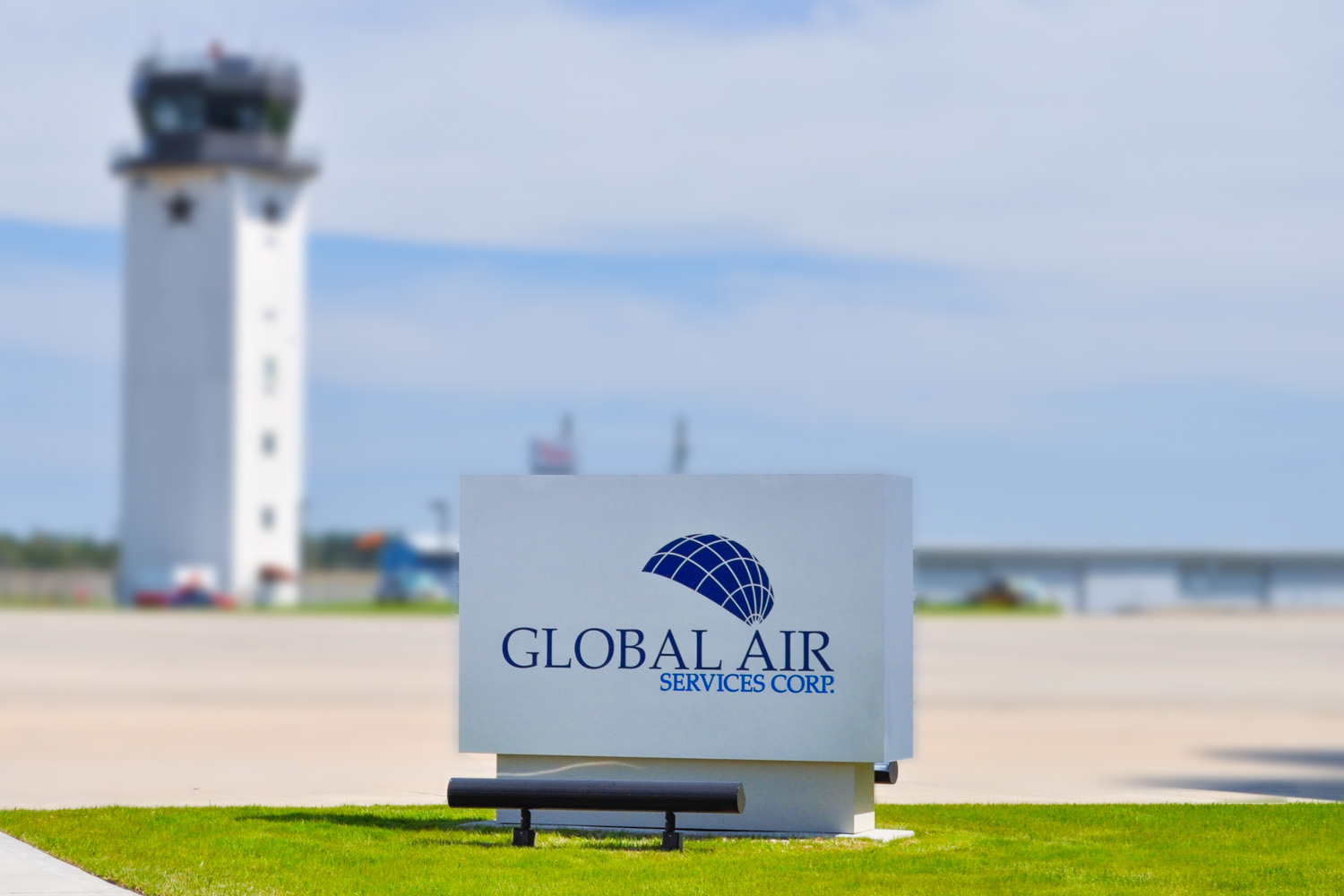 Header_Monument_GlobalAir_blur.jpg