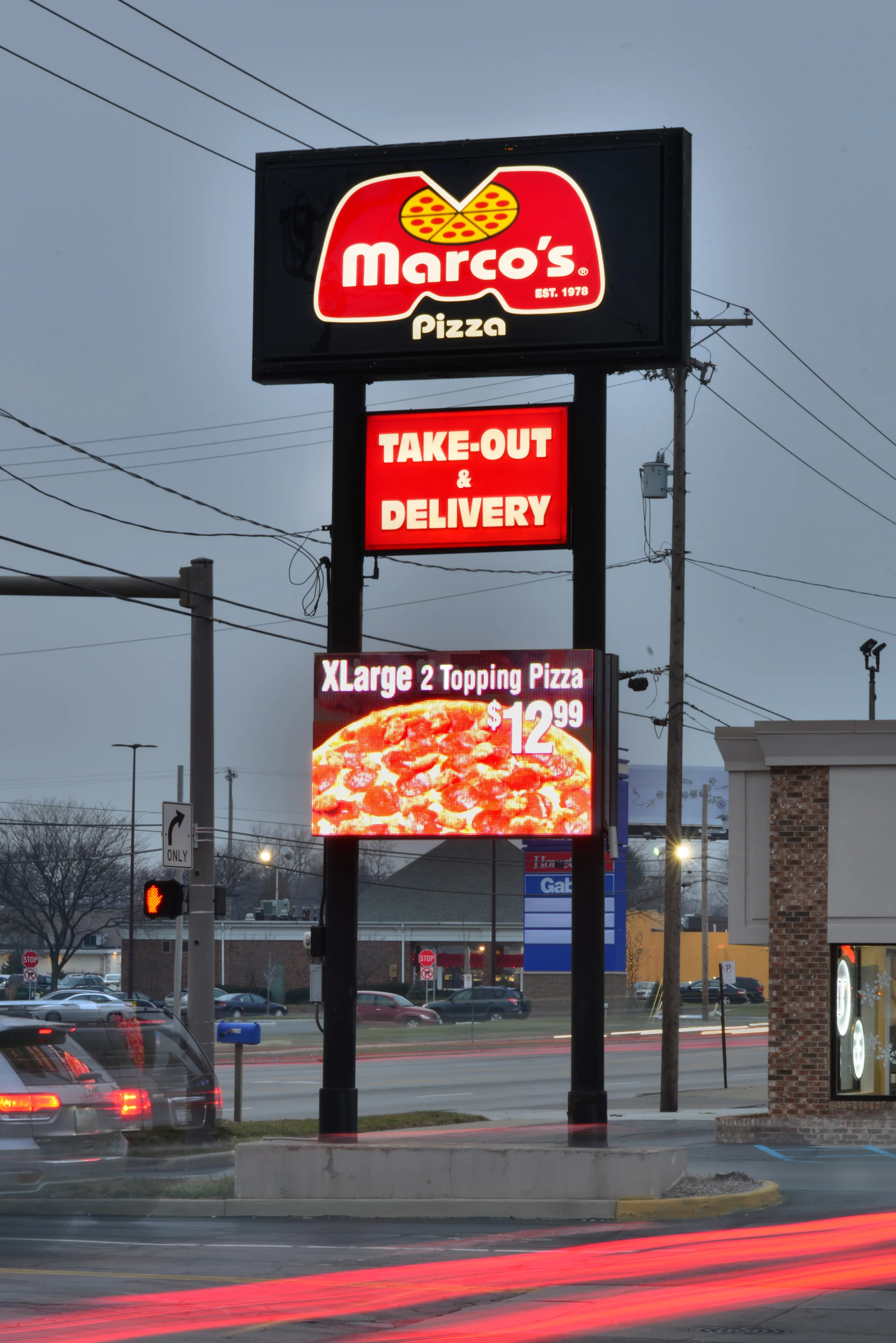 Pole Sign with Lighted Cabinet Signs and Digital Message Center - 4' x 6' LED Sign with 12.7 mm High Resolution Display makes the Pizza look Delicious to Customers passing by the Retail Outlet