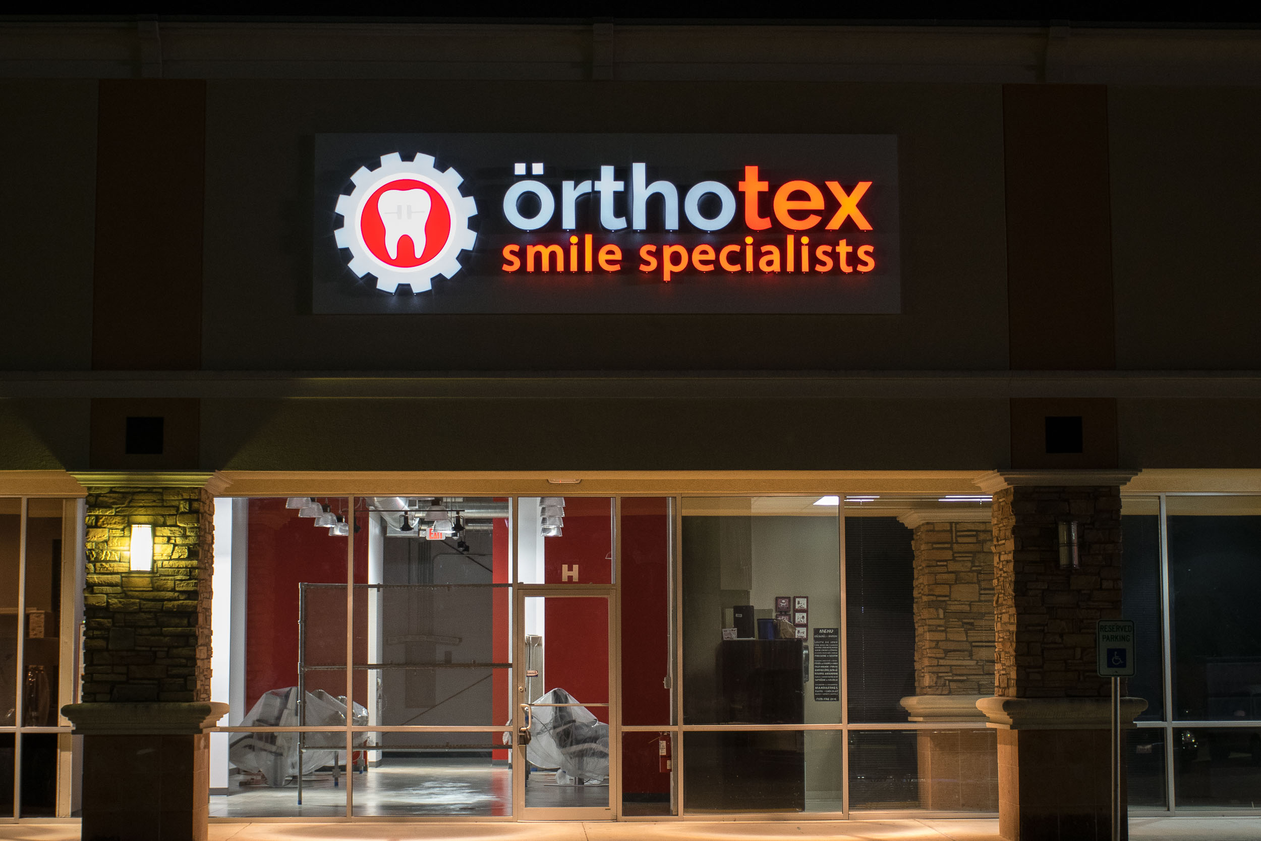 Orthotex_Dental_ext_sign_web.jpg