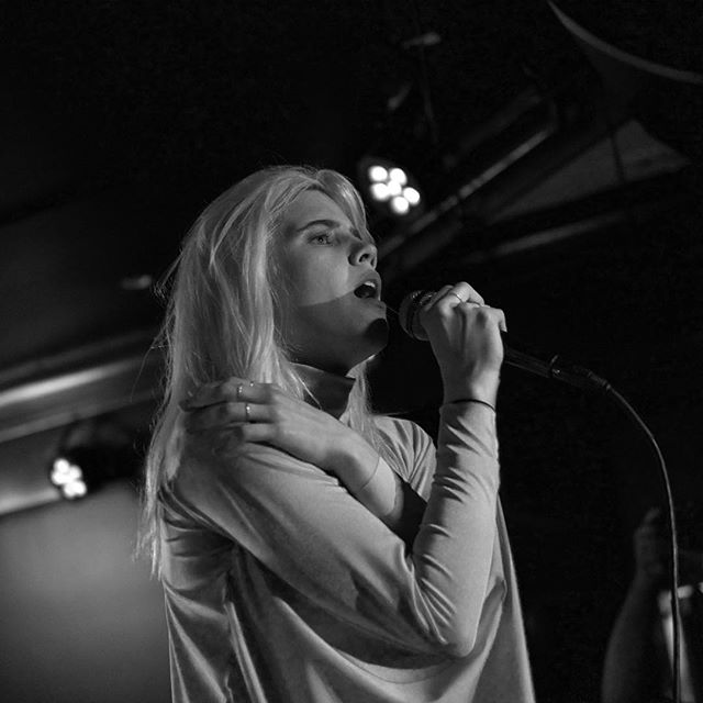 You're the most talented person I know, Miss George.
@claireelisegeorge // @cafedunord .
.
.
.
.
#stagephotography #livemusicphotographer #concertphoto #newmusic #rockphotography #bandphotographer #musiclife #livephotography #musicphoto #livemusicpho