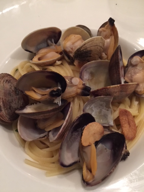 18. Fresh Vongole (clams)!.JPG