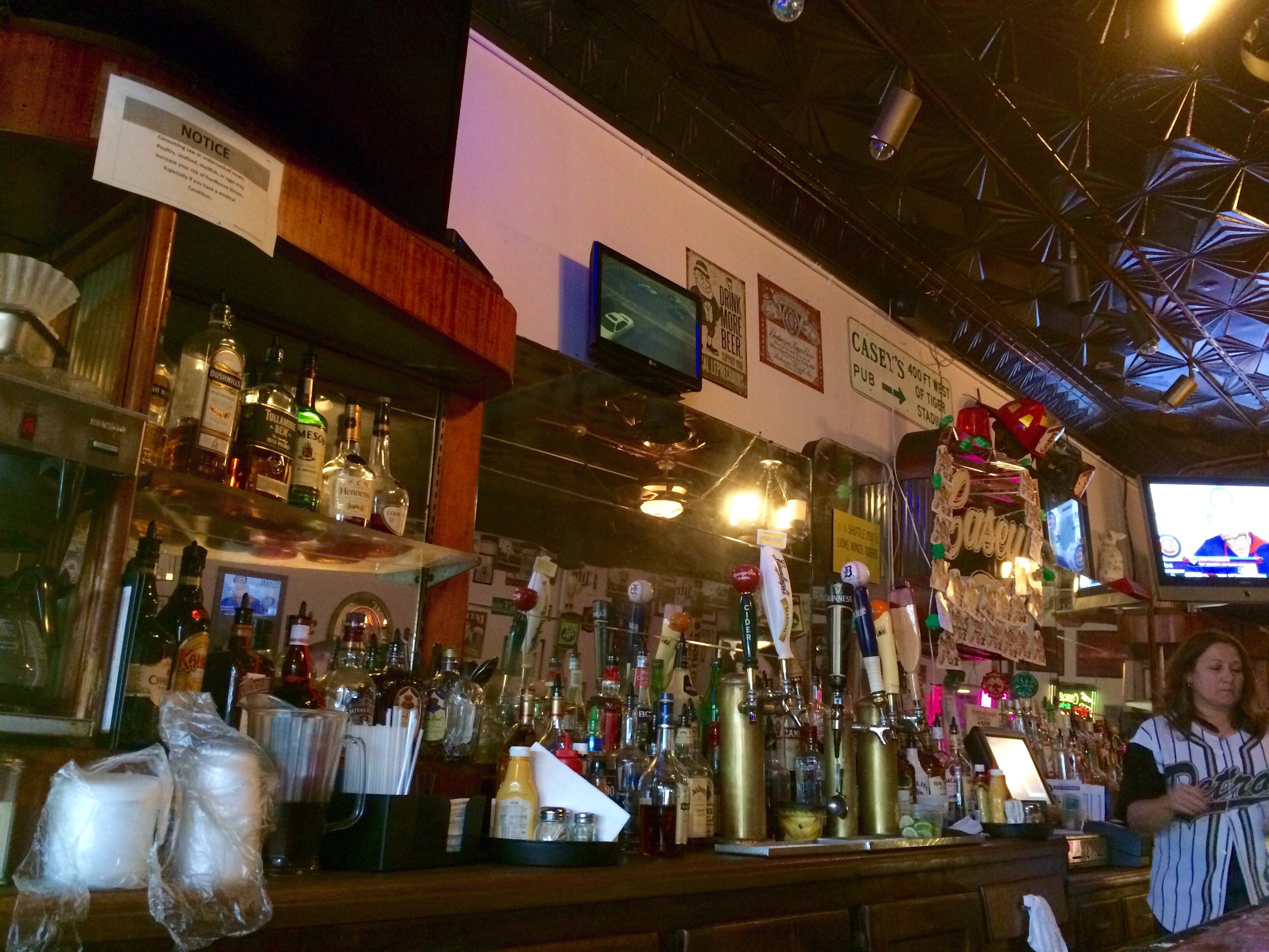 Caseys pub