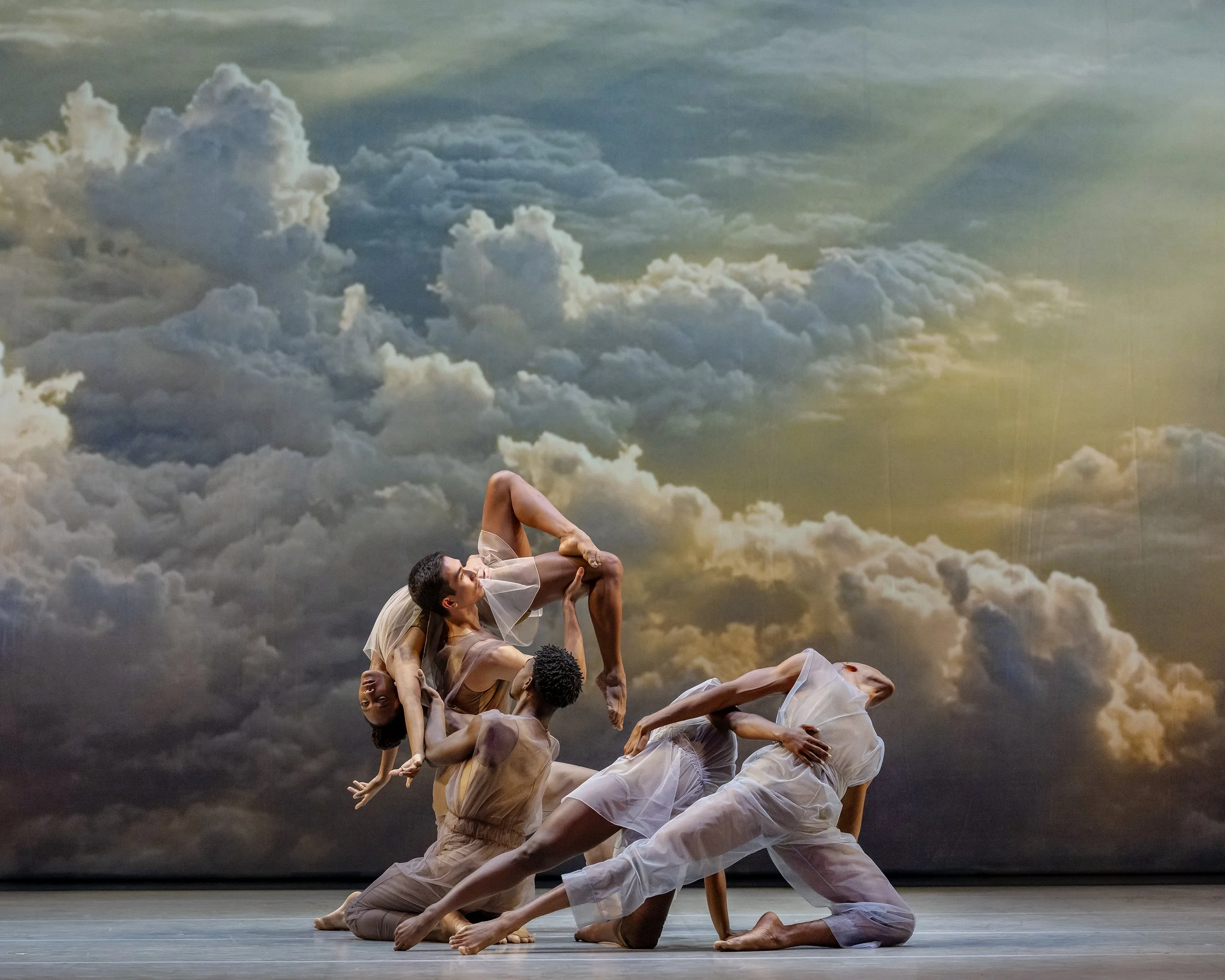 Alvin Ailey American Dance Theater in Lar Lubovitch's Many Angels. Photo by Paul Kolnik_12.jpg