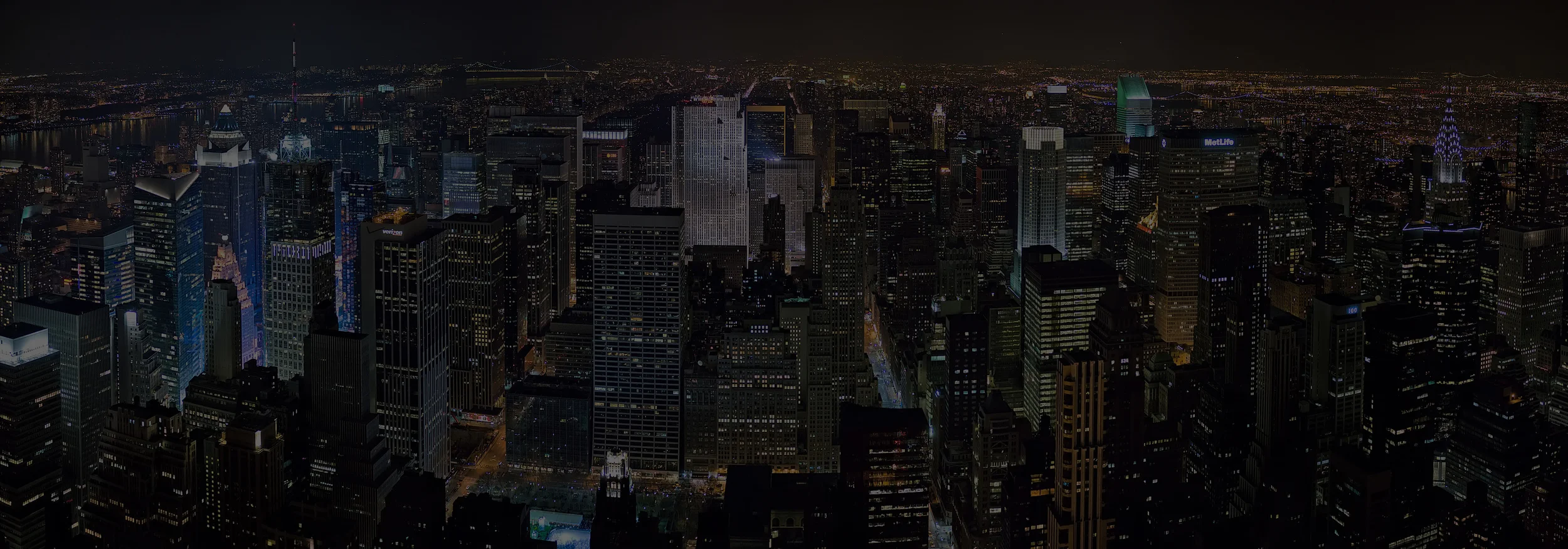 New_York_Midtown_Skyline_at_night_-_Jan_2006_edit1_2.jpg