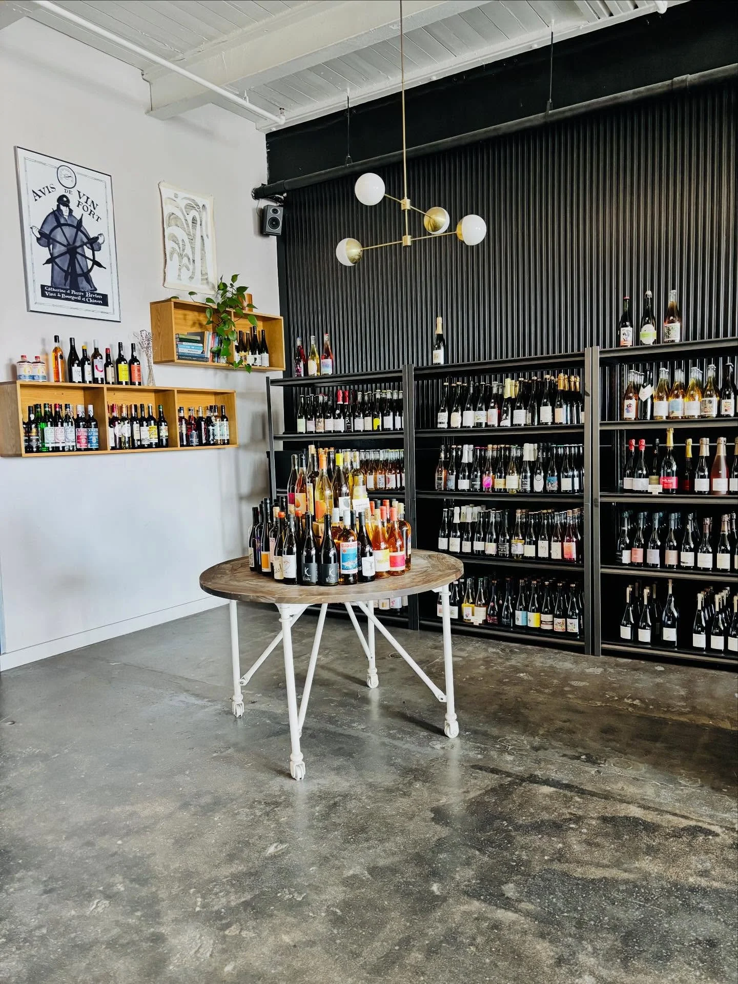 A wine shop [you can drink in] 
12-6 today!! ✌️