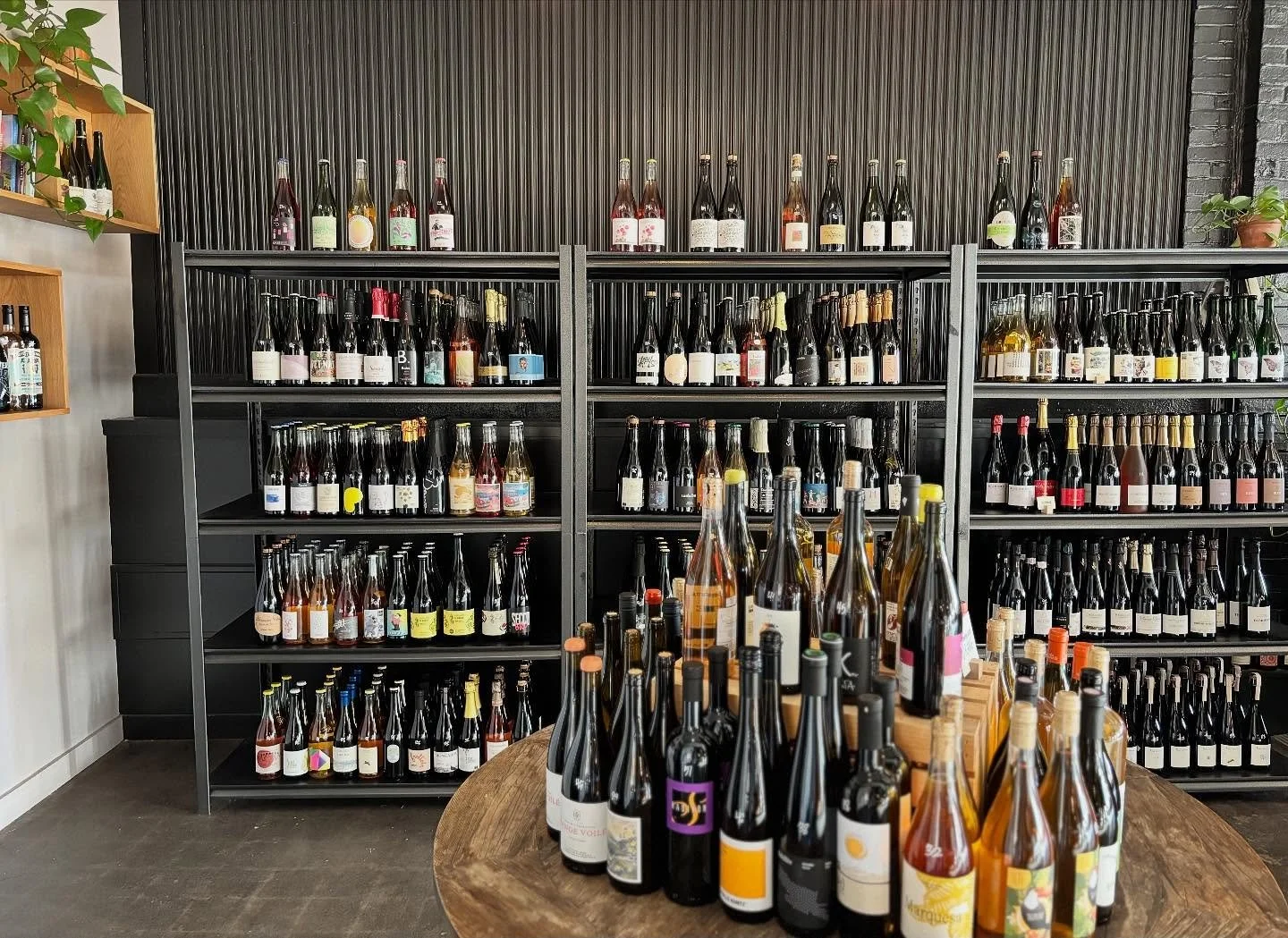 WINE! We got lots of it!! Here for you 12-6 today. Thanks for shopping small ❤️

THANKSGIVING WEEK
MON 12-6 *xtra day
TUES 12-6
WED 10-6 *xtra hours
THURS closed
FRI closed
SAT 12-6