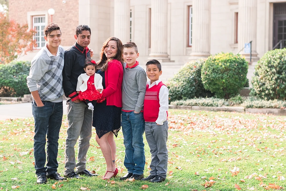 family portraits vintage courthouse white columns marble entry red gray black outfits_0319.jpg