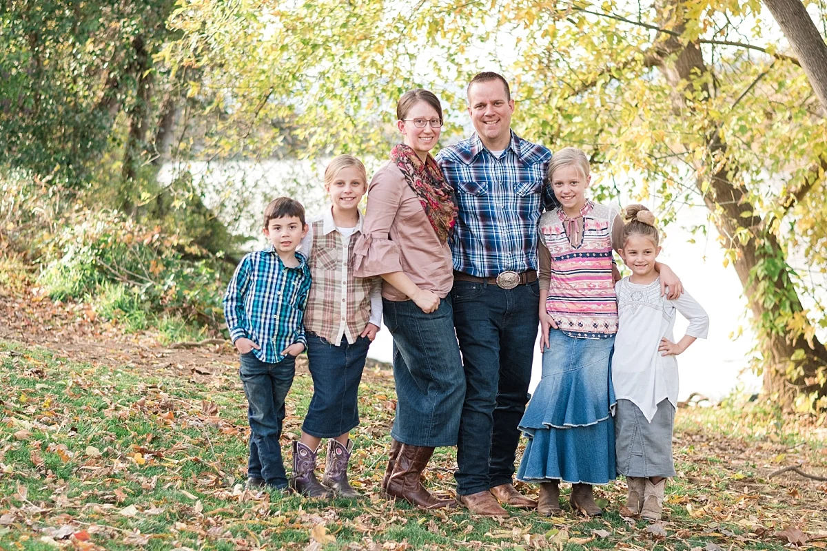 family portraits in the park by the river and on the pathway_0006.jpg