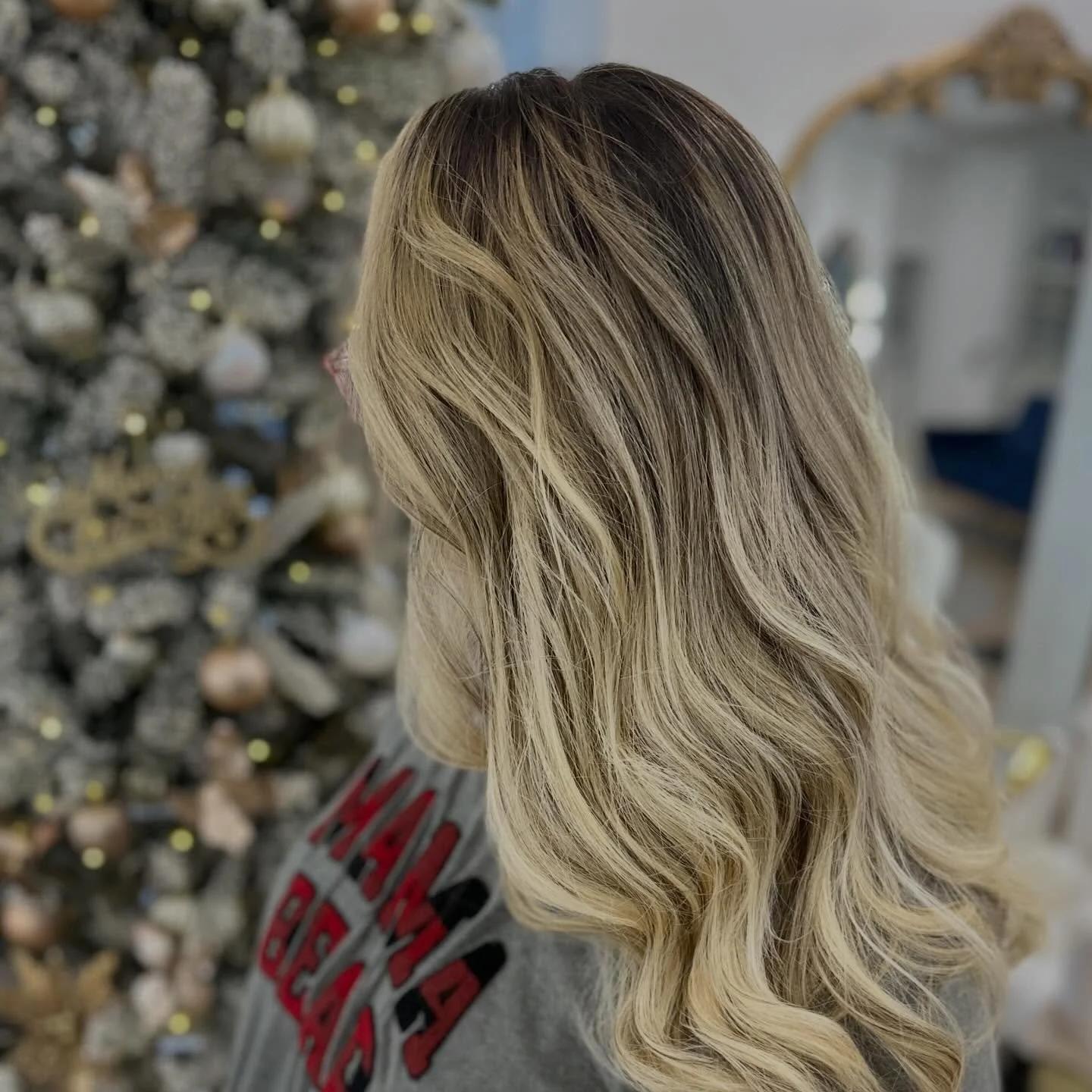 Holiday rush is here! Just 2 weeks left before Christmas. Secure your hair appointment at Peaches Salon today: 586-598-0040.!!! 🎄🎄🎄